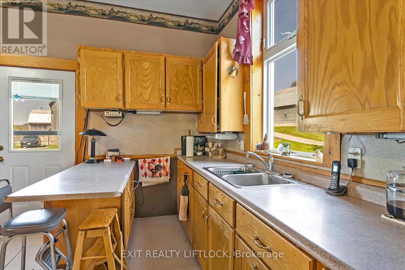 404 Morton Line, Cavan Monaghan (Cavan-Monaghan), Ontario  L0A 1C0 - Photo 11 - X12155185