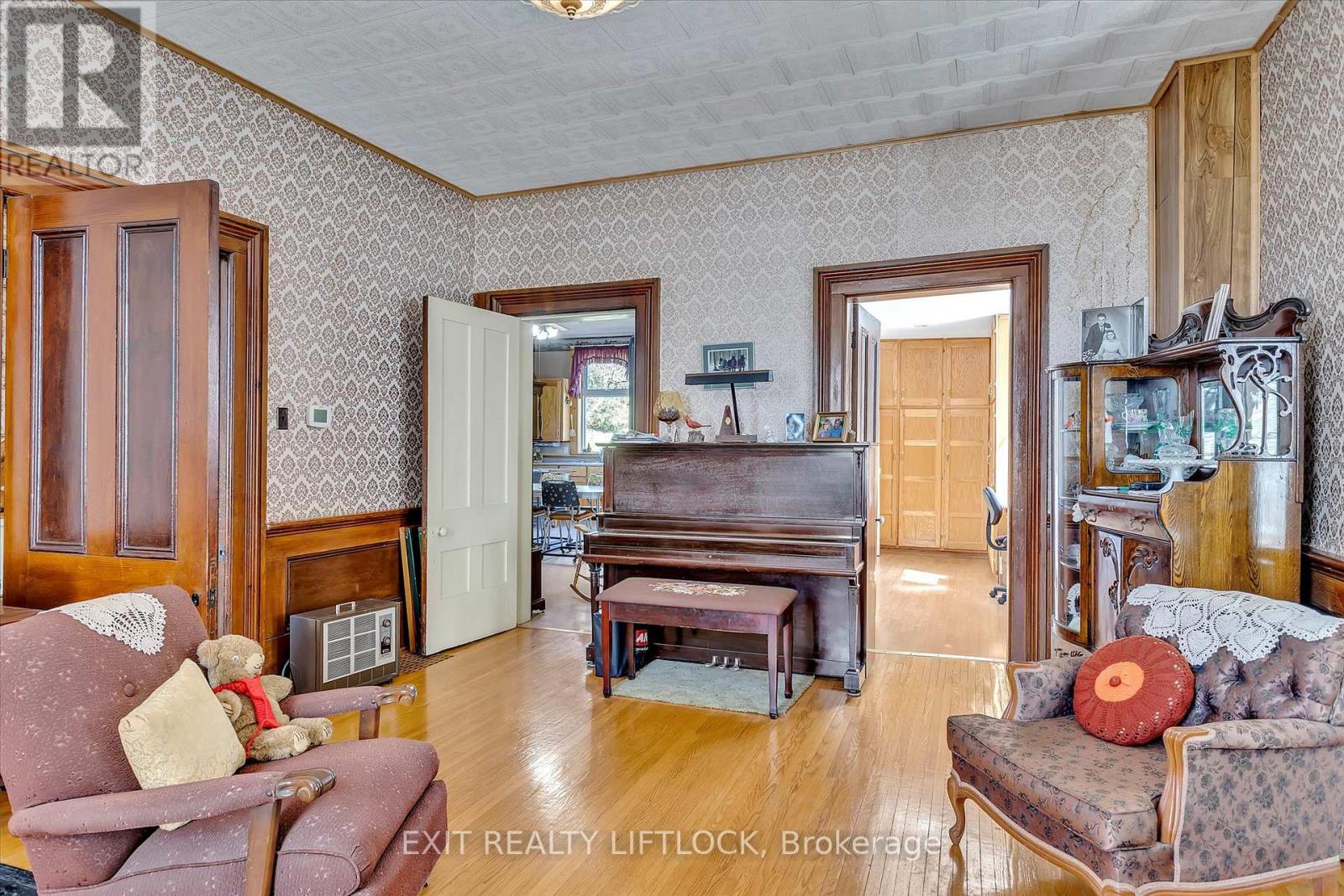 404 Morton Line, Cavan Monaghan (Cavan-Monaghan), Ontario  L0A 1C0 - Photo 8 - X12155185