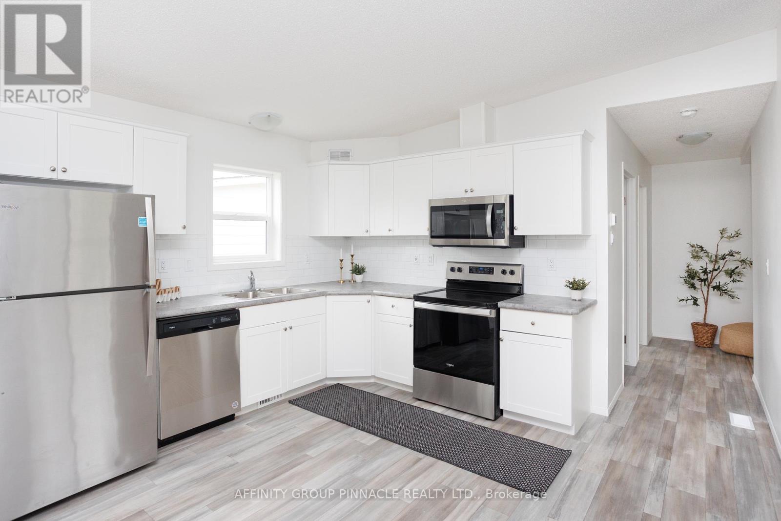 16 Park Street, Kawartha Lakes (Lindsay), Ontario  K9V 0H7 - Photo 15 - X12155415