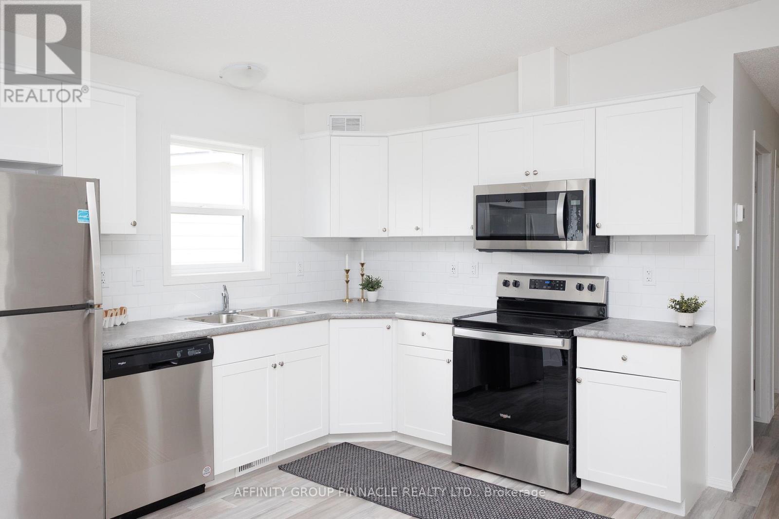 16 Park Street, Kawartha Lakes (Lindsay), Ontario  K9V 0H7 - Photo 17 - X12155415
