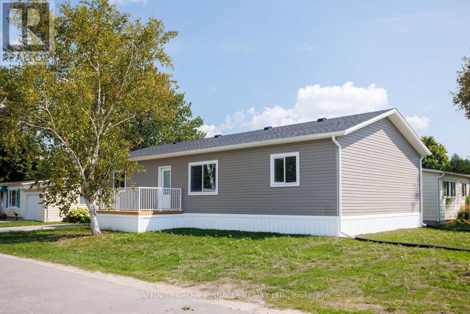 16 Park Street, Kawartha Lakes (Lindsay), Ontario  K9V 0H7 - Photo 3 - X12155415