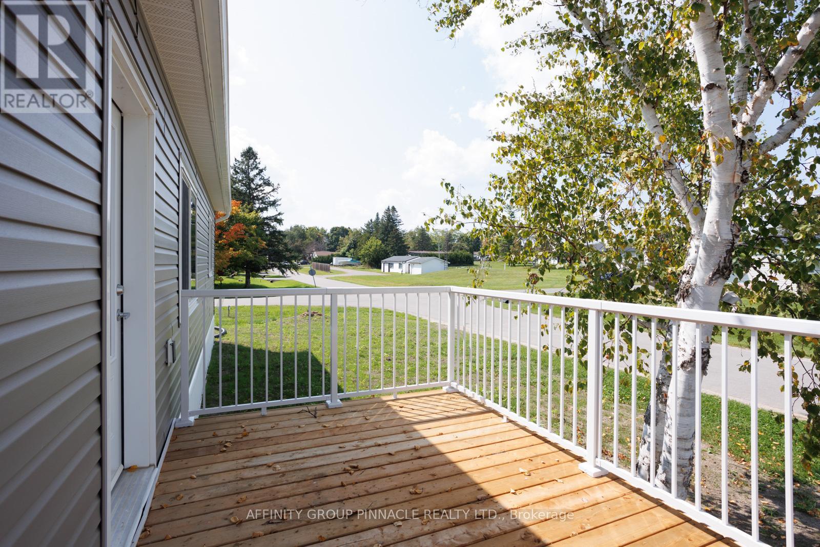 16 Park Street, Kawartha Lakes (Lindsay), Ontario  K9V 0H7 - Photo 5 - X12155415