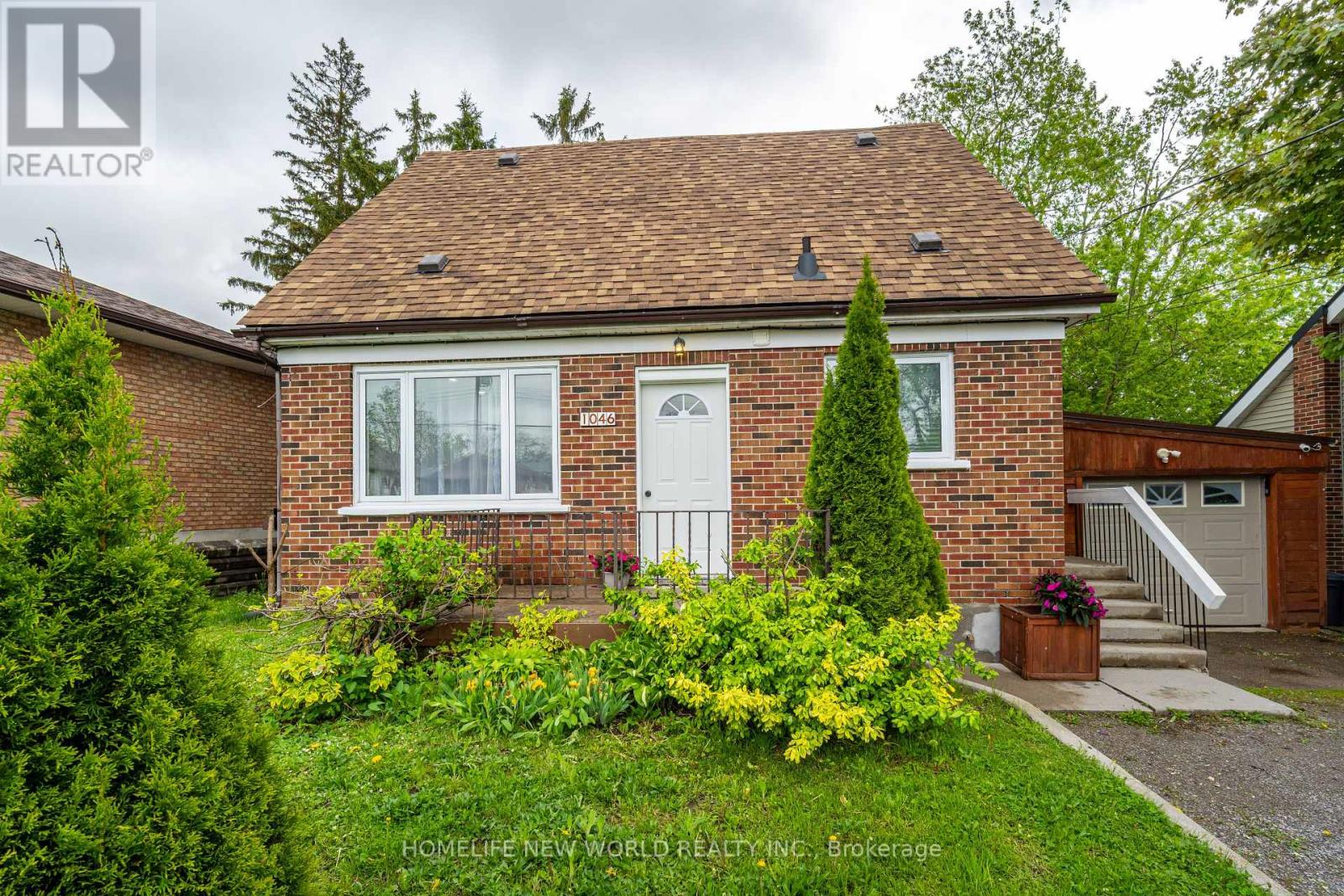 1046 Western Avenue, Peterborough Central (South), Ontario  K9J 5W4 - Photo 1 - X12156851