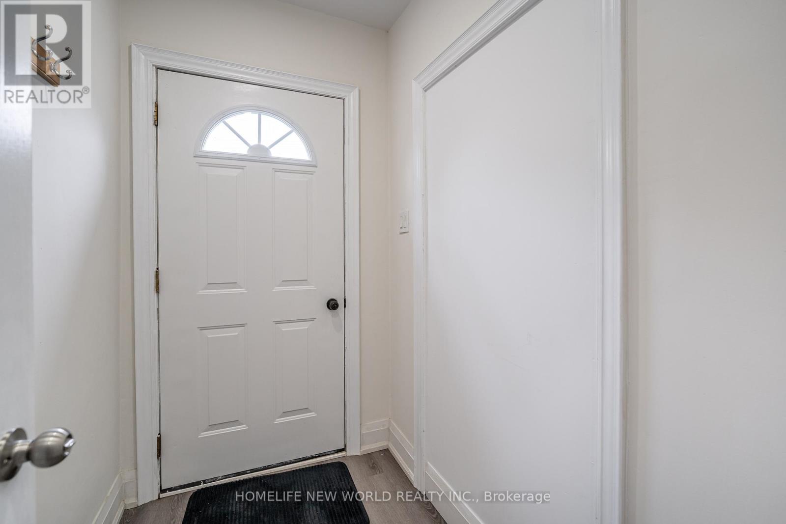 1046 Western Avenue, Peterborough Central (South), Ontario  K9J 5W4 - Photo 5 - X12156851