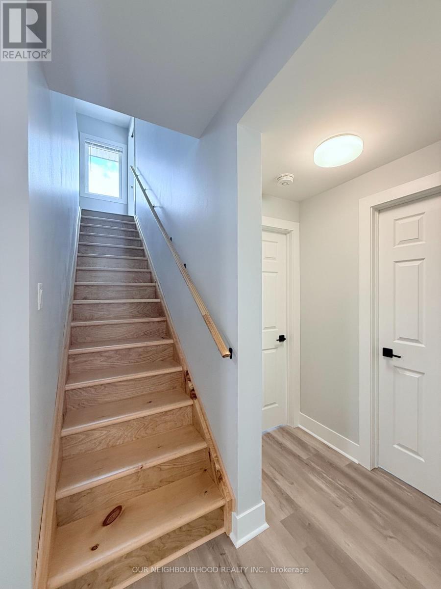 Upper/1 - 648 Bethune Street, Peterborough Central (North), Ontario  K9H 4A3 - Photo 17 - X12158207