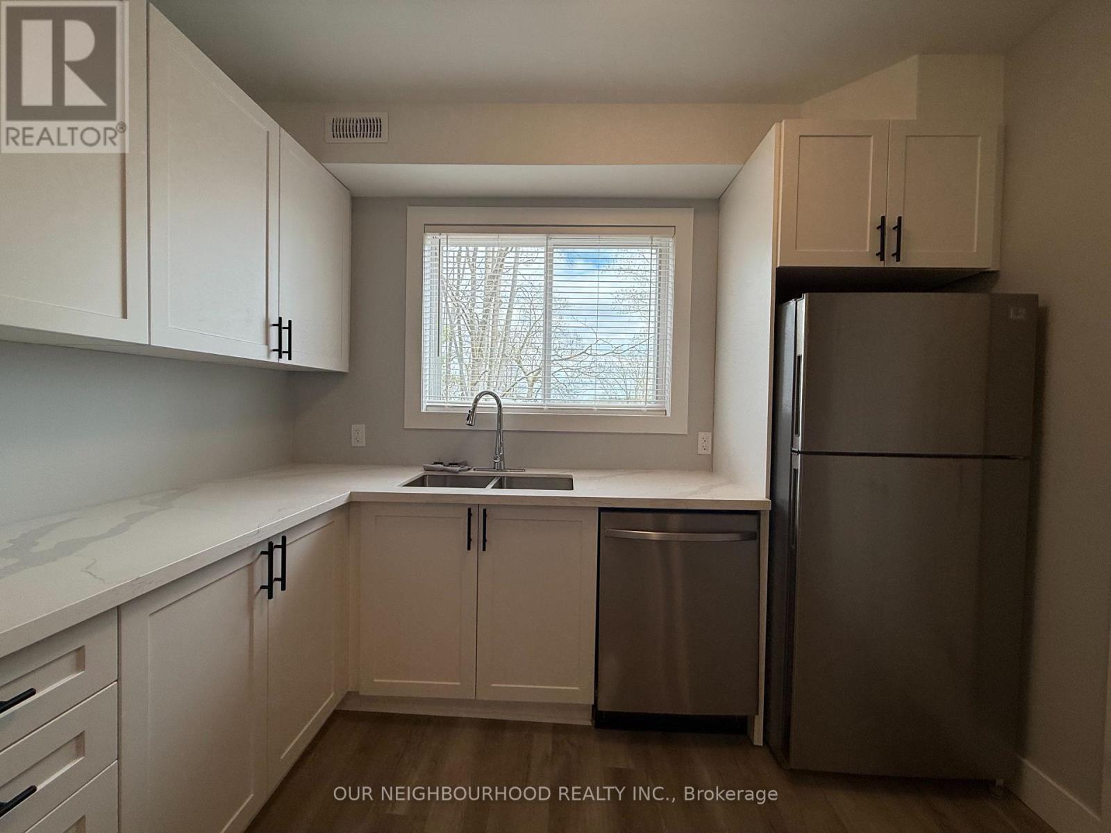 Upper/1 - 648 Bethune Street, Peterborough Central (North), Ontario  K9H 4A3 - Photo 4 - X12158207