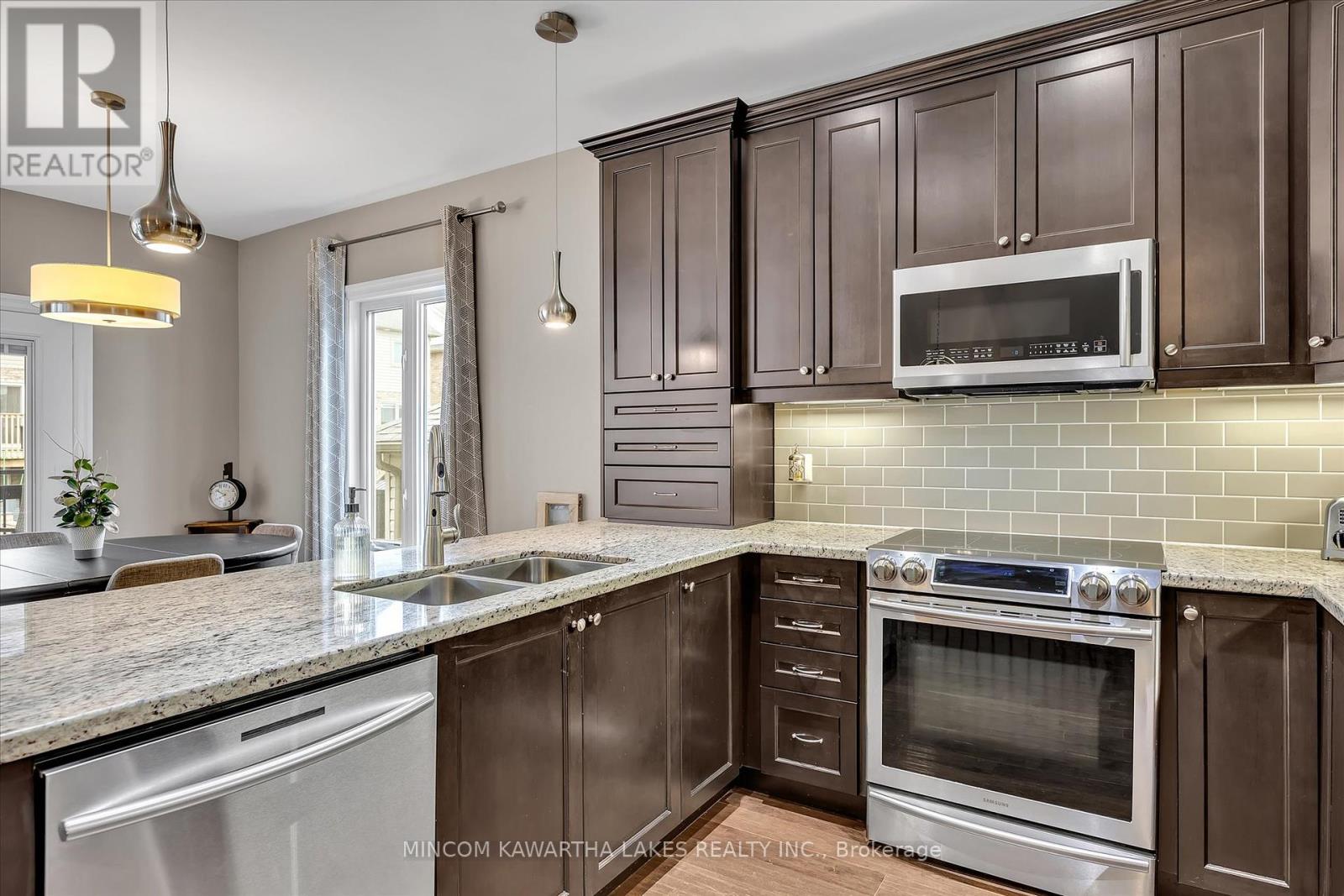 661 Goodwin Terrace, Peterborough West (North), Ontario  K9J 0H7 - Photo 8 - X12158409