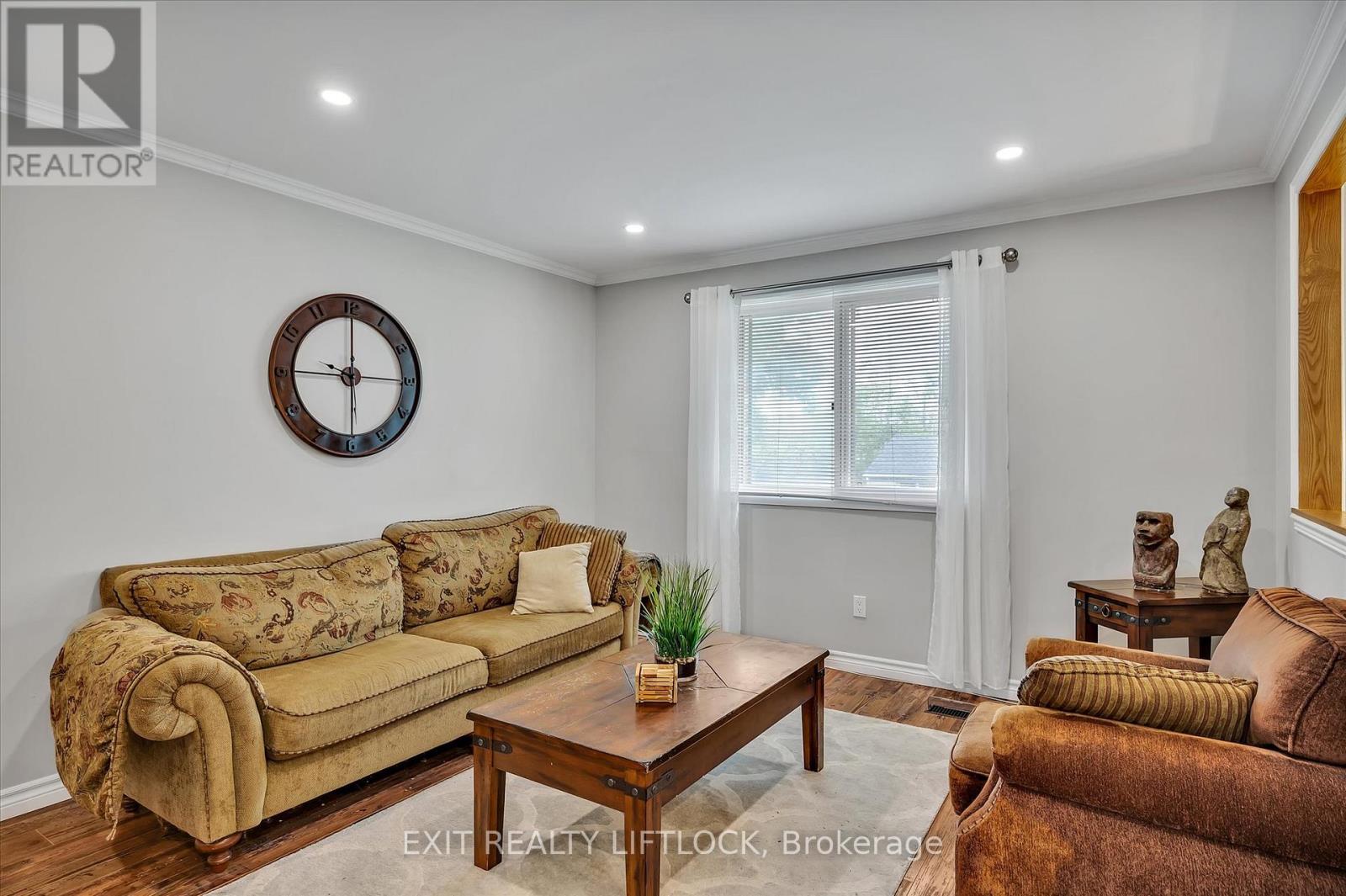 210 Antrim Street, Peterborough Central (North), Ontario  K9H 3G4 - Photo 11 - X12158472