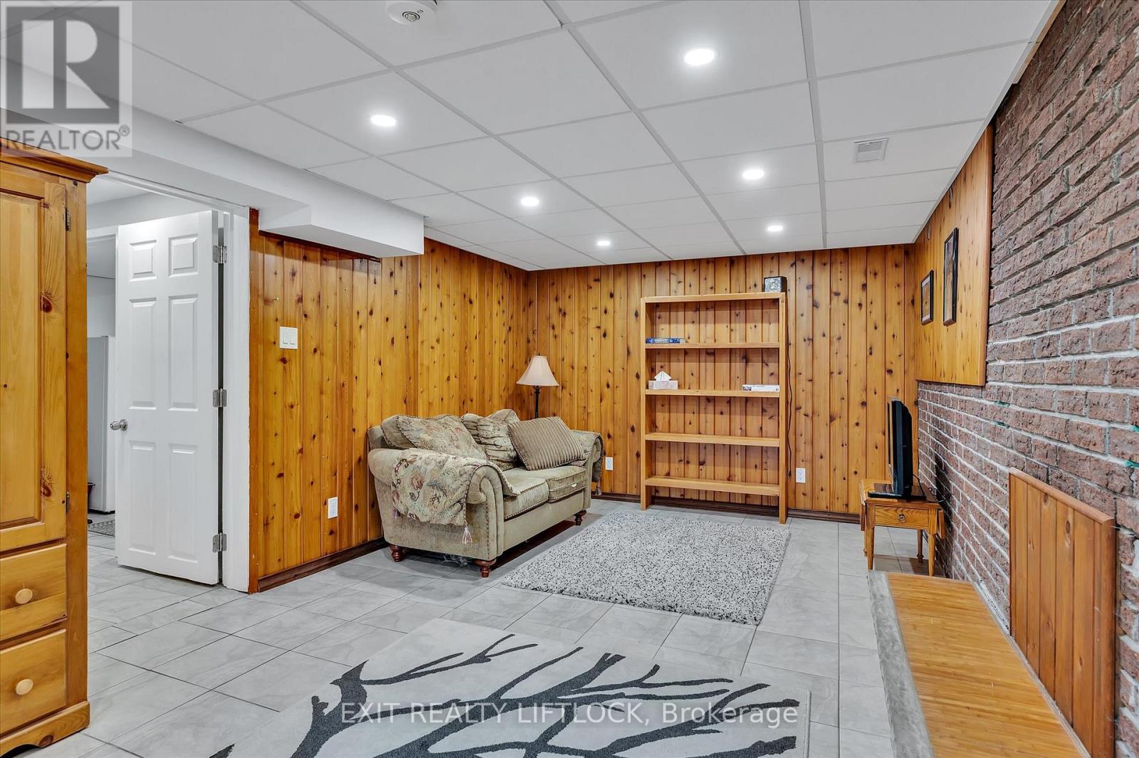 210 Antrim Street, Peterborough Central (North), Ontario  K9H 3G4 - Photo 24 - X12158472