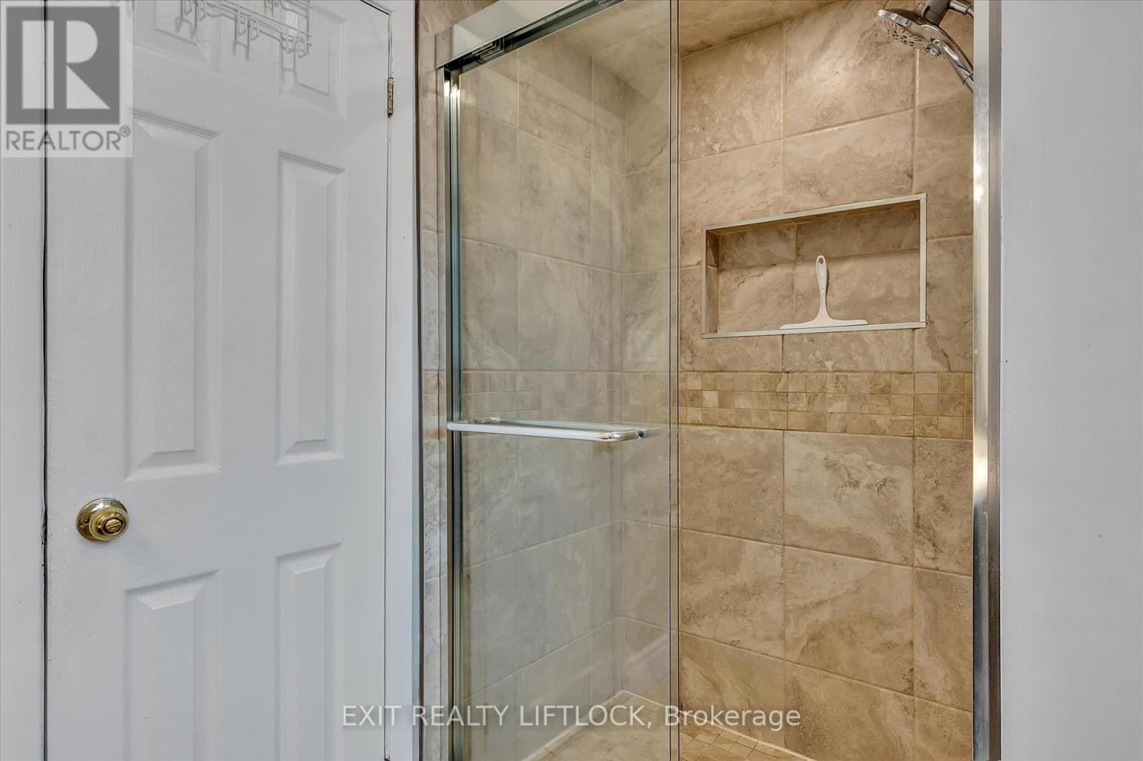 210 Antrim Street, Peterborough Central (North), Ontario  K9H 3G4 - Photo 34 - X12158472