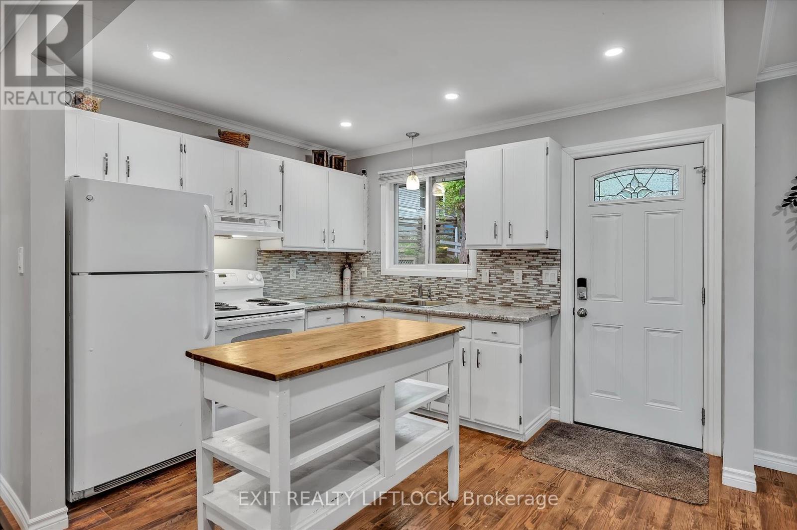 210 Antrim Street, Peterborough Central (North), Ontario  K9H 3G4 - Photo 6 - X12158472