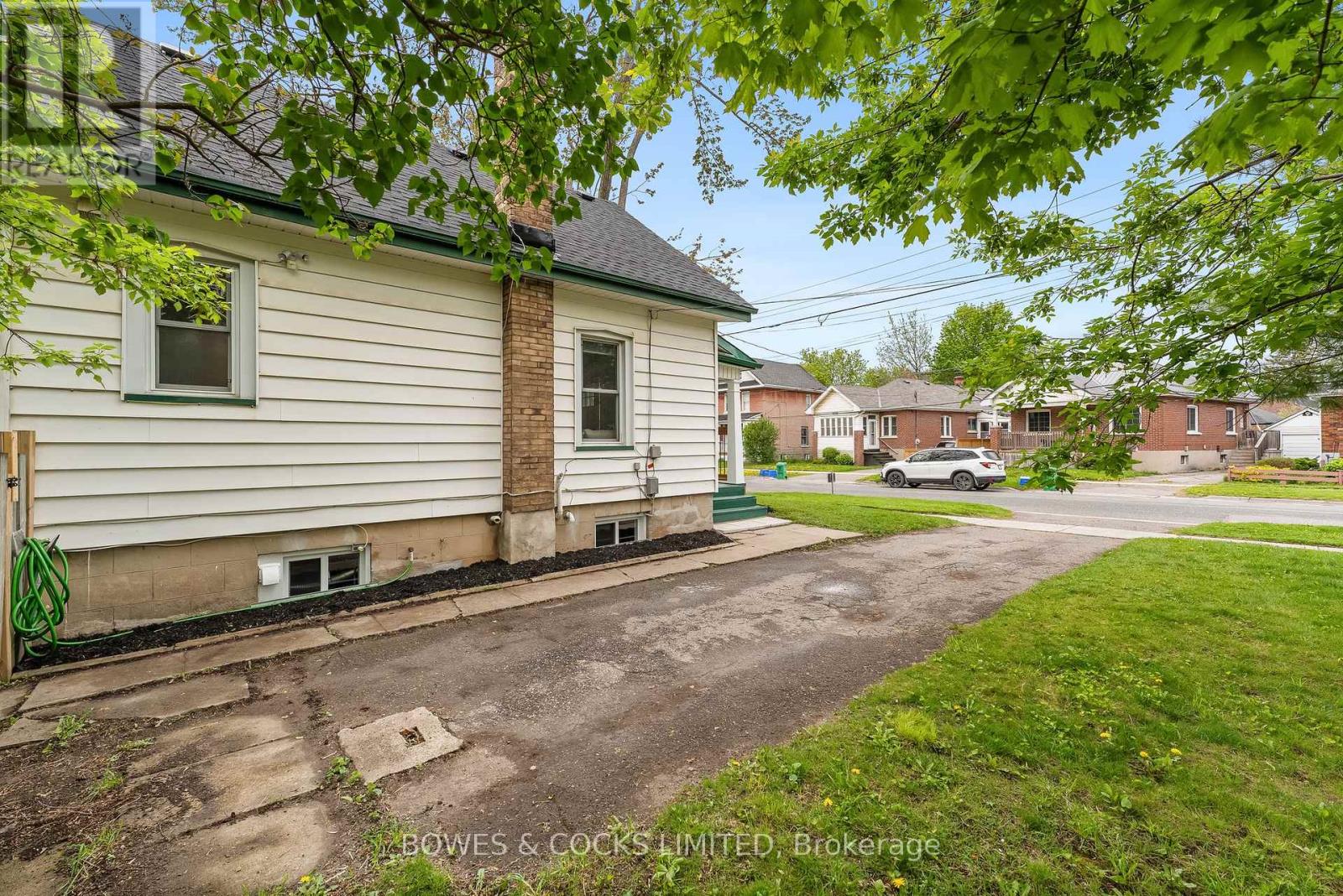 283 Lake Street, Peterborough (Downtown), Ontario  K9J 2H5 - Photo 4 - X12158553