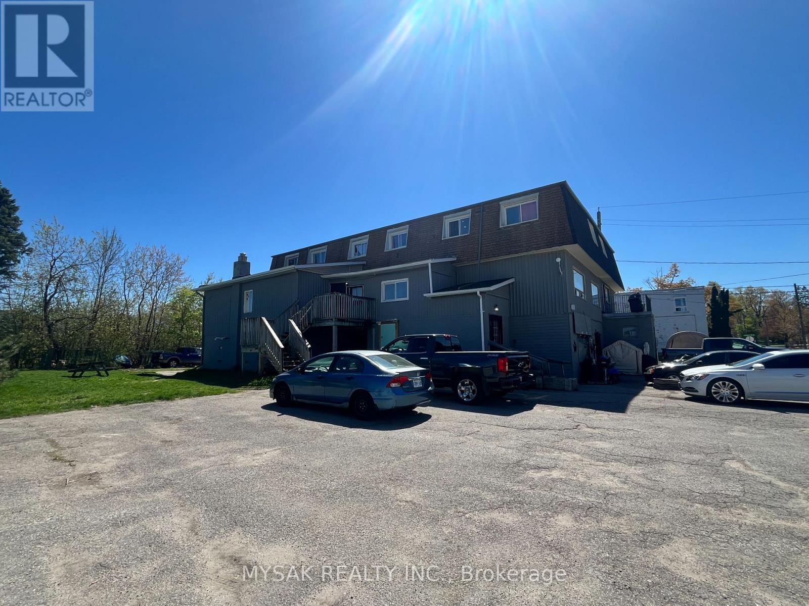 65 Glenelg Street W, Kawartha Lakes (Lindsay), Ontario  K9V 2V5 - Photo 2 - X12158767