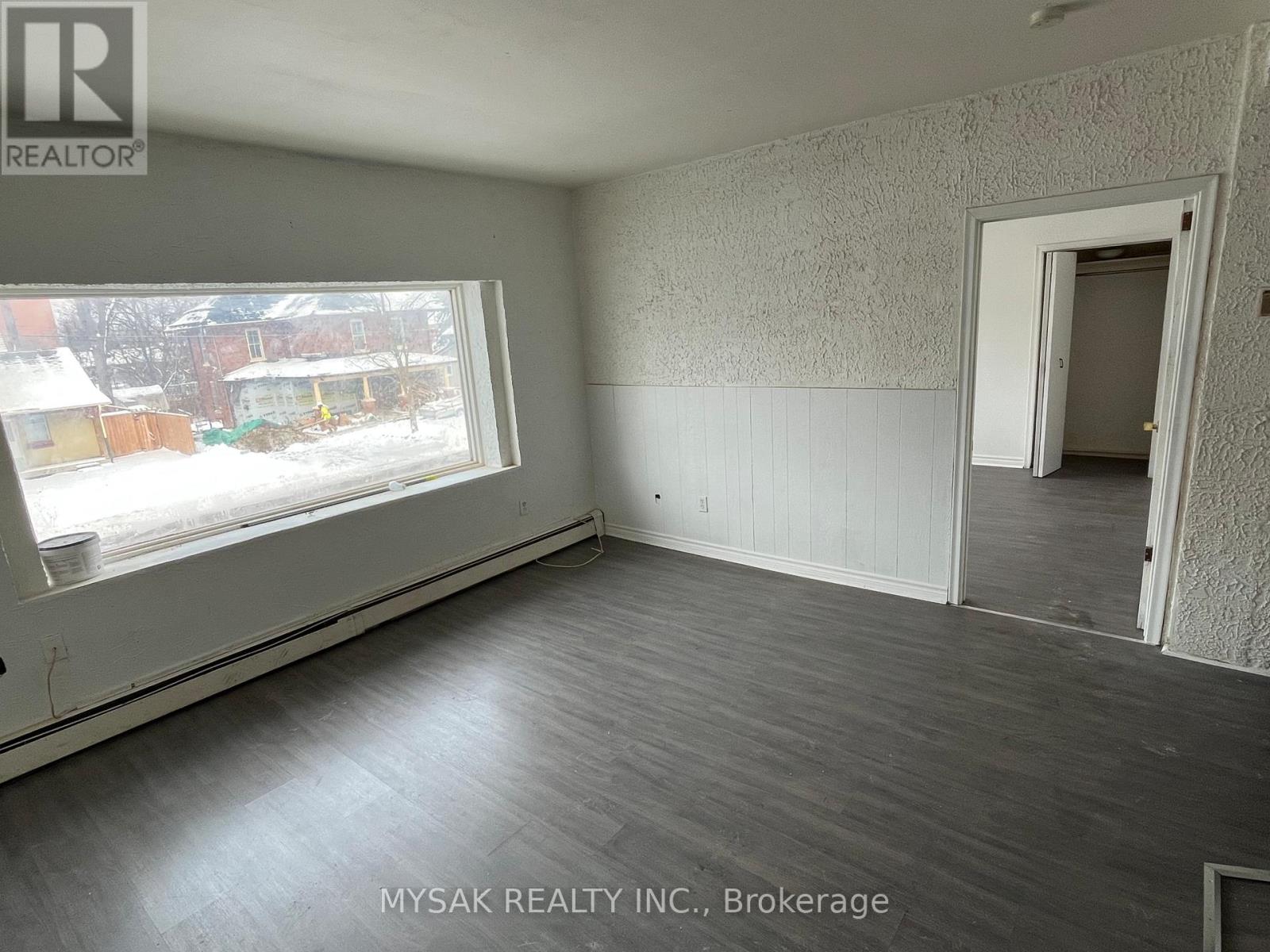 65 Glenelg Street W, Kawartha Lakes (Lindsay), Ontario  K9V 2V5 - Photo 8 - X12158767