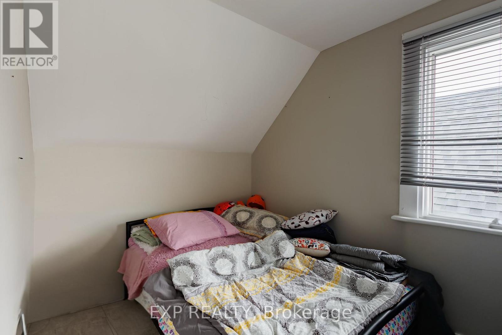 198 Lansdowne Street W, Peterborough Central (South), Ontario  K9J 1Y7 - Photo 14 - X12159433