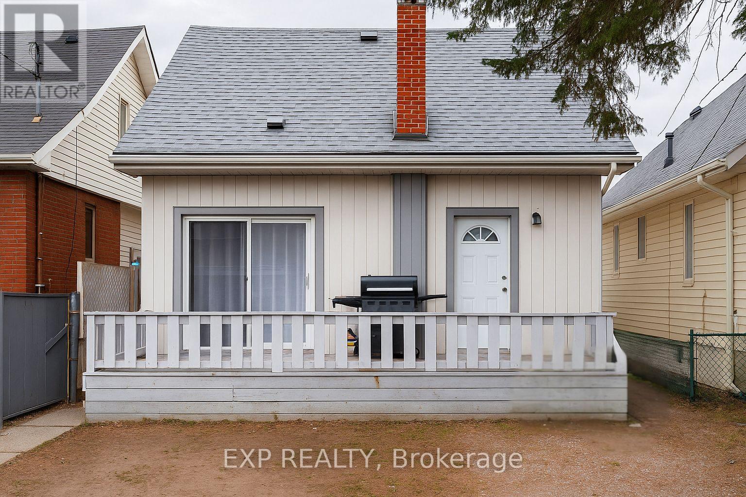 198 Lansdowne Street W, Peterborough Central (South), Ontario  K9J 1Y7 - Photo 2 - X12159433