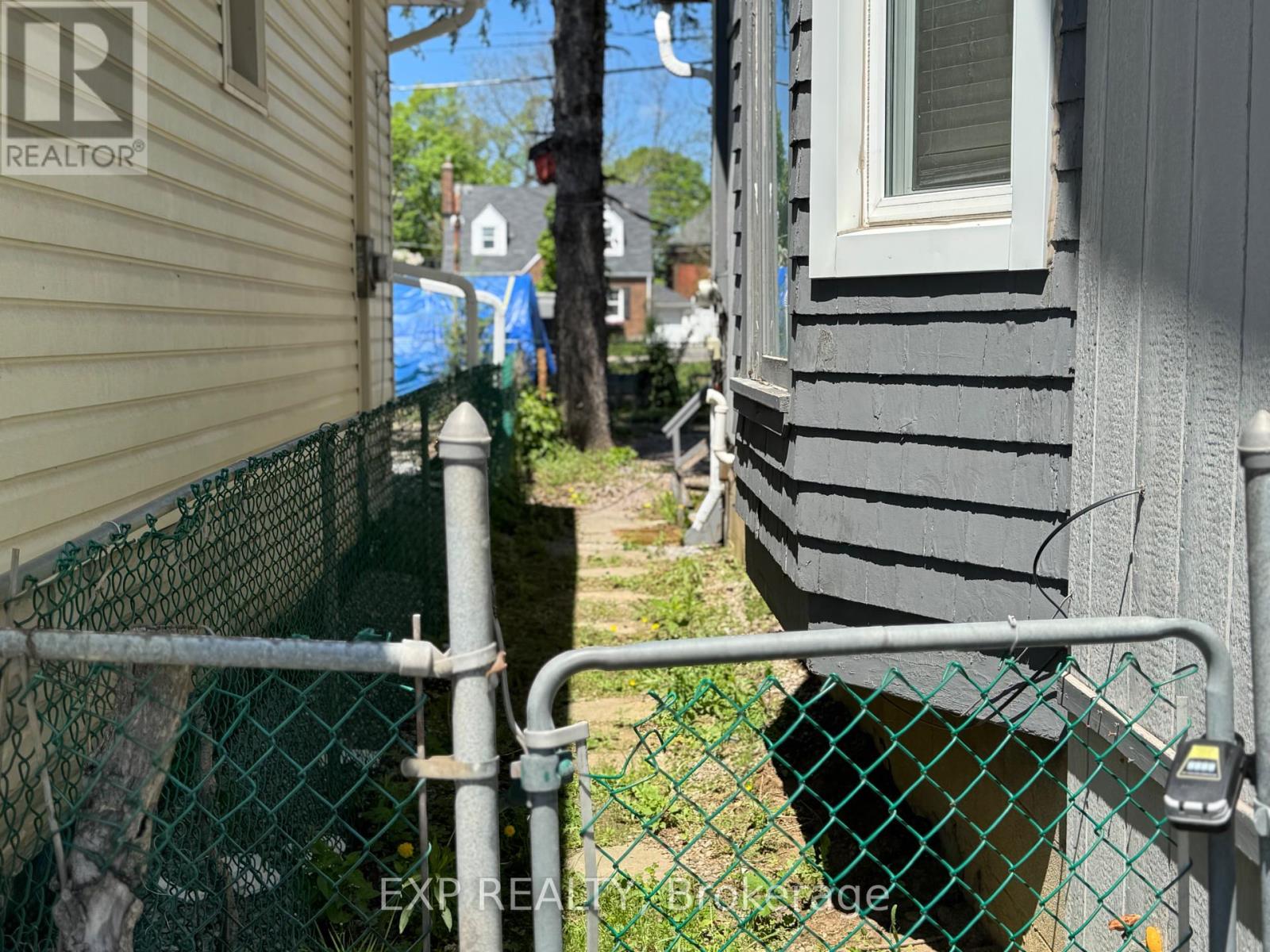198 Lansdowne Street W, Peterborough Central (South), Ontario  K9J 1Y7 - Photo 4 - X12159433
