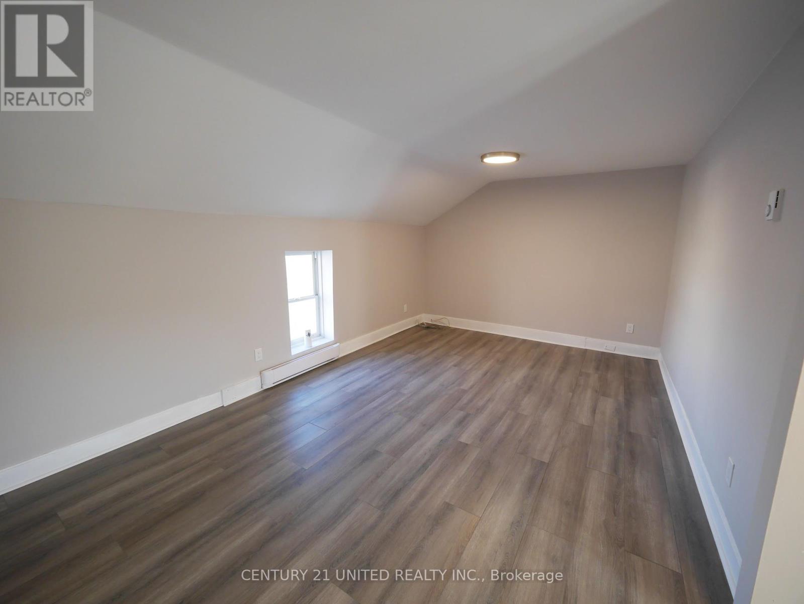 381a Queen Street, Peterborough Central (North), Ontario  K9H 3J7 - Photo 12 - X12159572