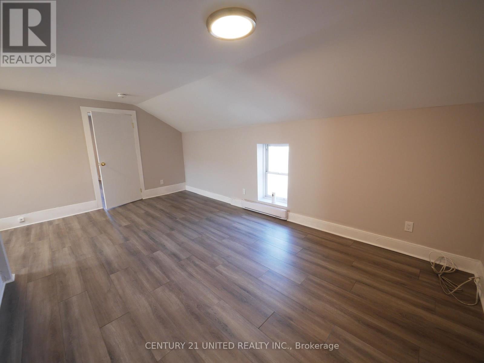 381a Queen Street, Peterborough Central (North), Ontario  K9H 3J7 - Photo 13 - X12159572
