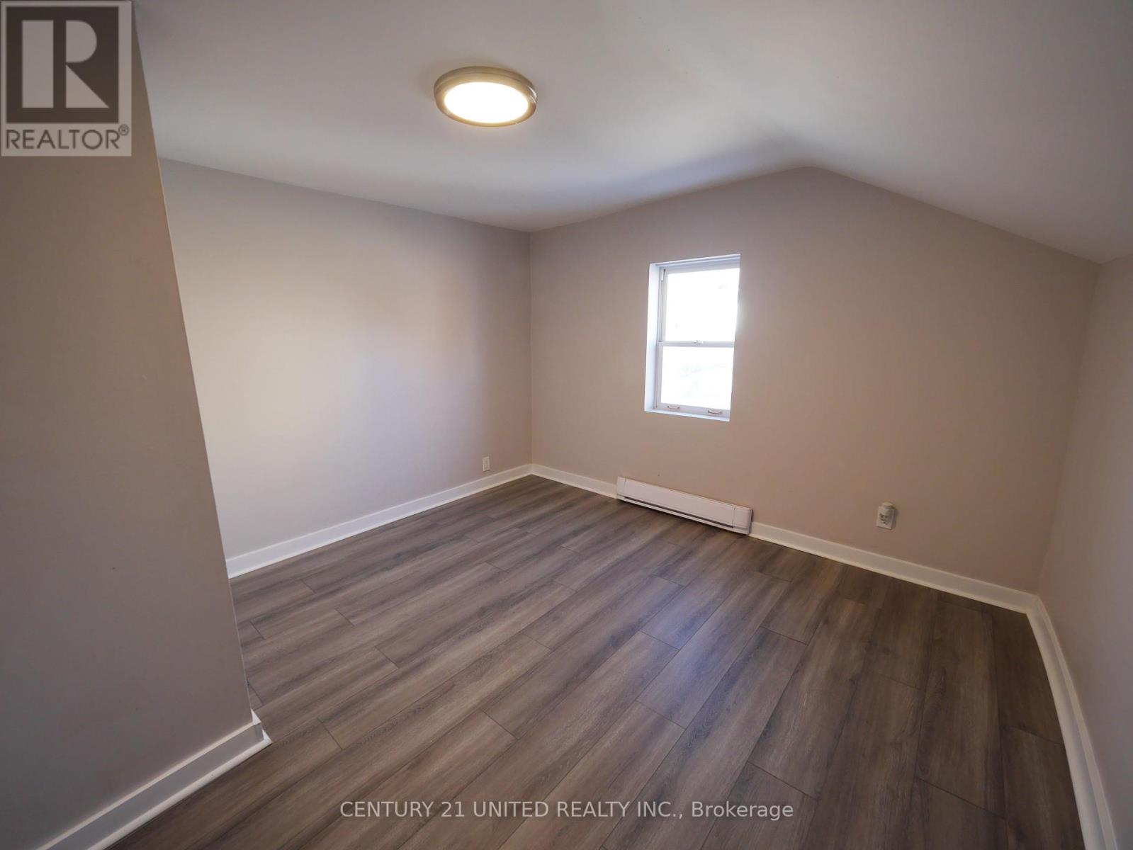 381a Queen Street, Peterborough Central (North), Ontario  K9H 3J7 - Photo 14 - X12159572