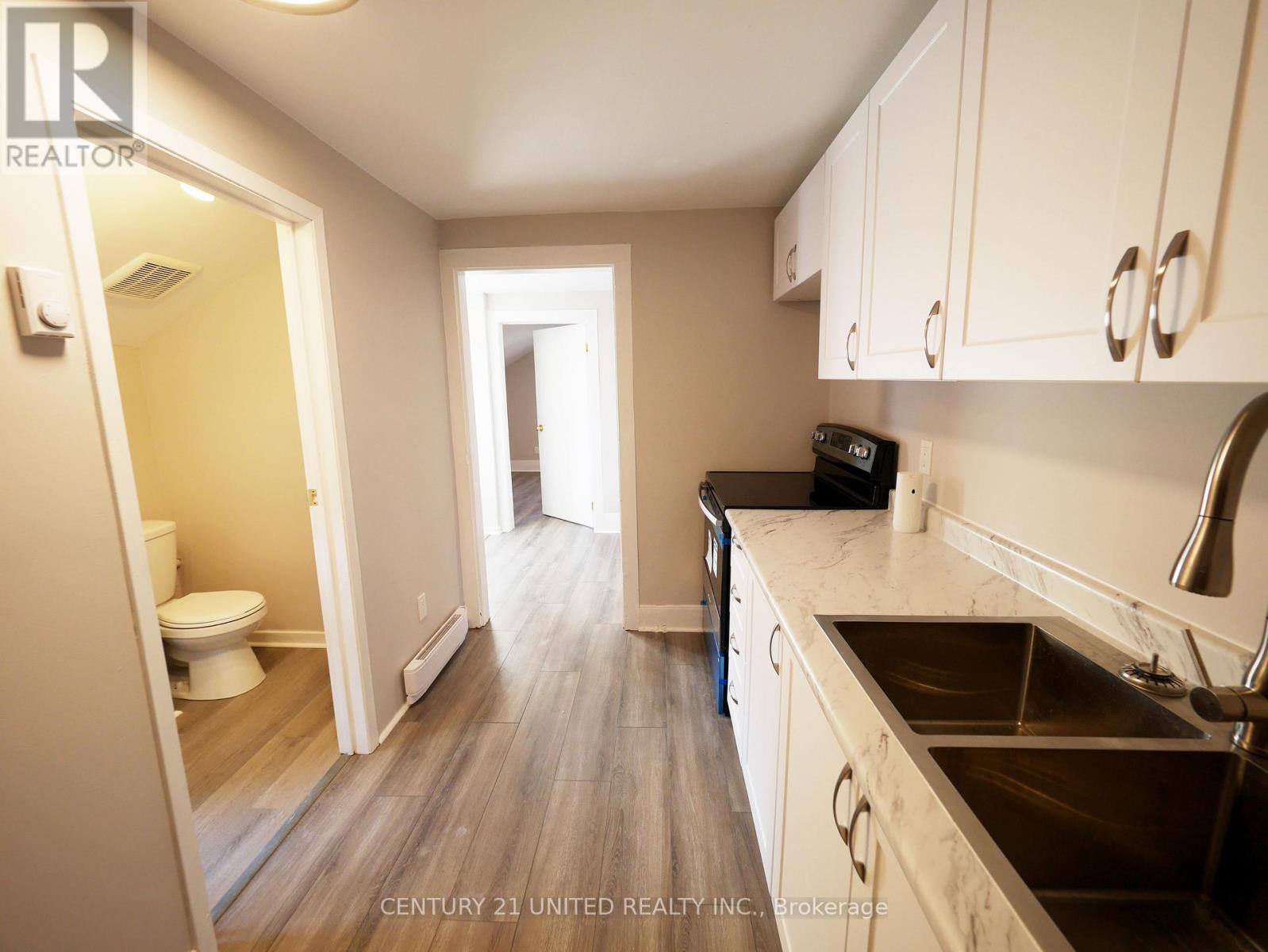 381a Queen Street, Peterborough Central (North), Ontario  K9H 3J7 - Photo 4 - X12159572