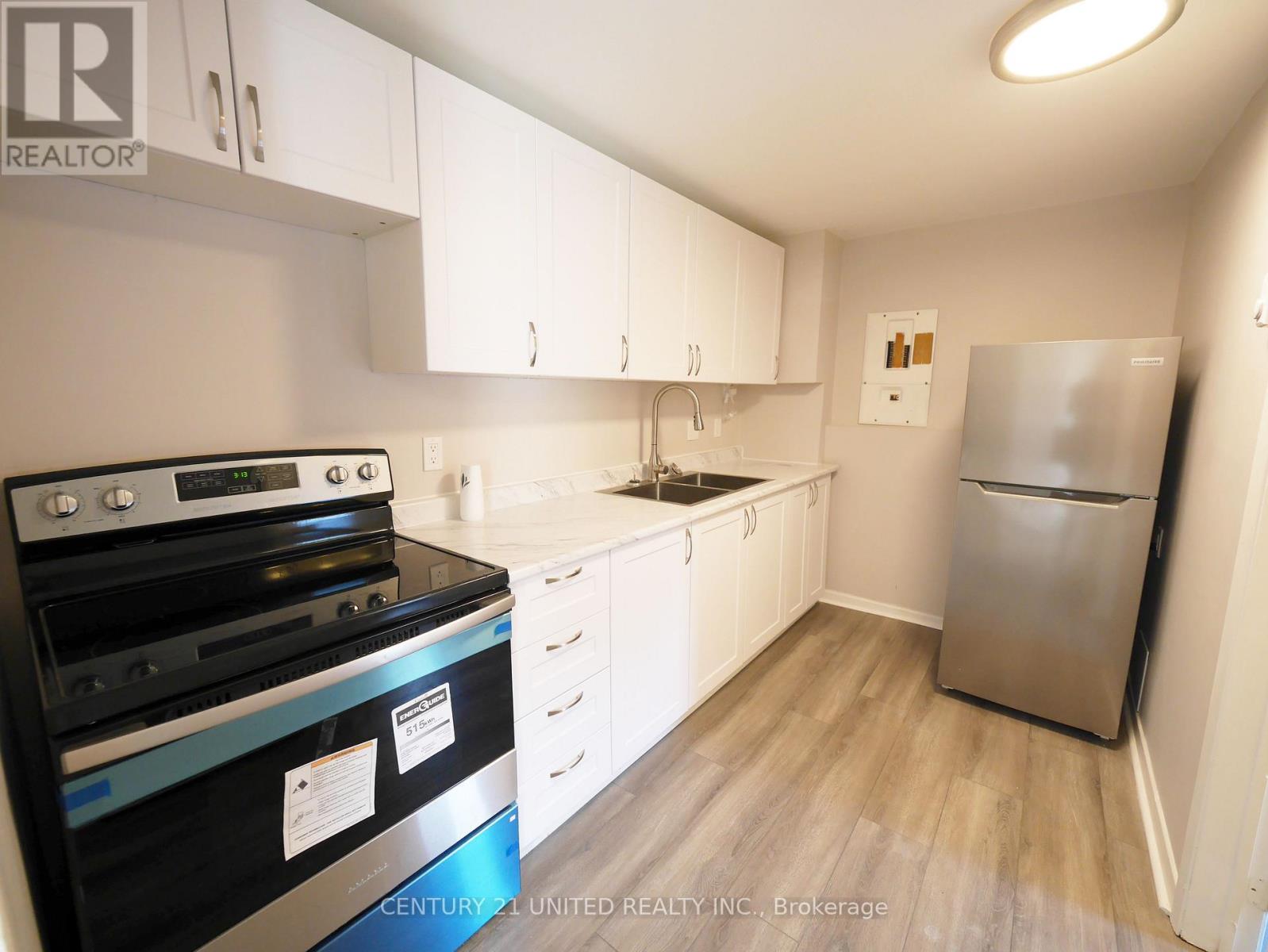 381a Queen Street, Peterborough Central (North), Ontario  K9H 3J7 - Photo 6 - X12159572
