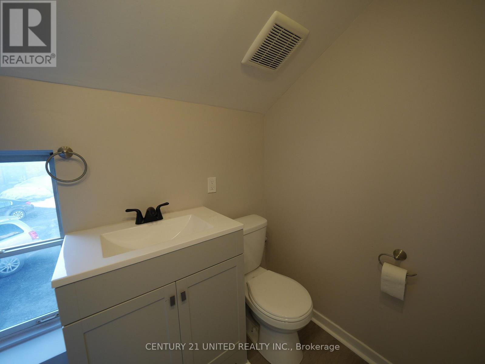 381a Queen Street, Peterborough Central (North), Ontario  K9H 3J7 - Photo 7 - X12159572
