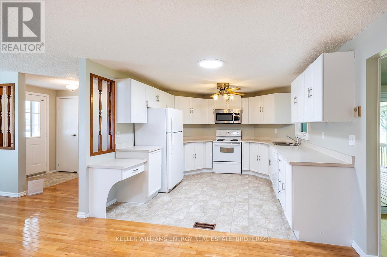 14 Fairway Drive, Clarington (Newcastle), Ontario  L1B 1B3 - Photo 10 - E12160334