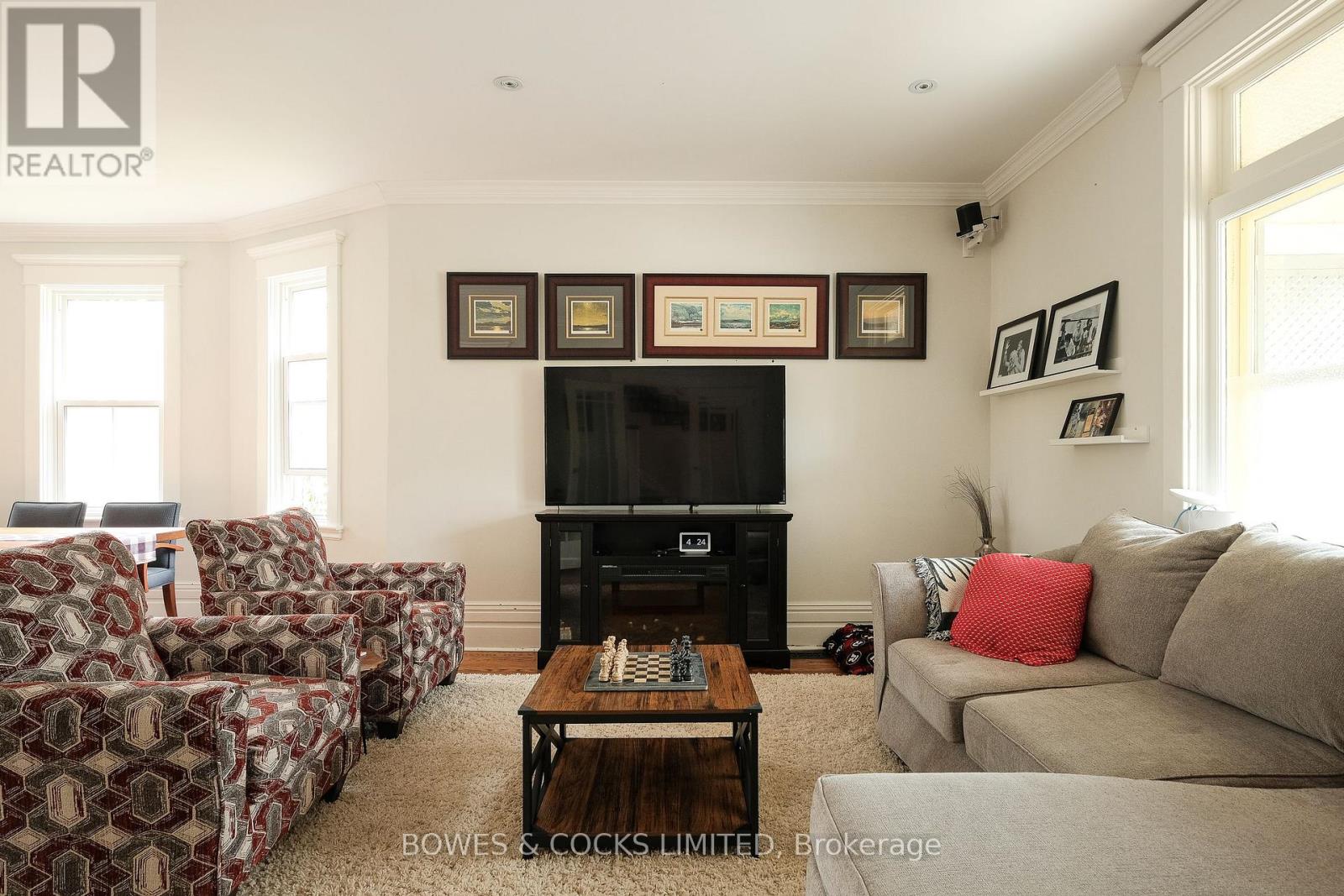 247 Engleburn Avenue, Peterborough (Ashburnham), Ontario  K9H 1S5 - Photo 8 - X12160439