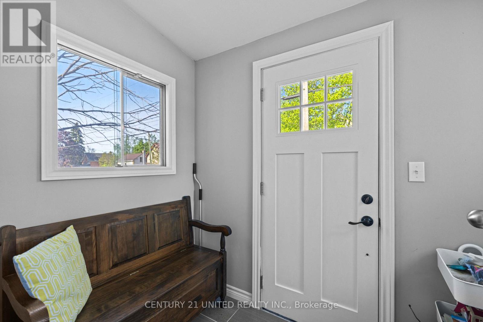27 St Patrick Street, Kawartha Lakes (Lindsay), Ontario  K9V 1R2 - Photo 3 - X12160867