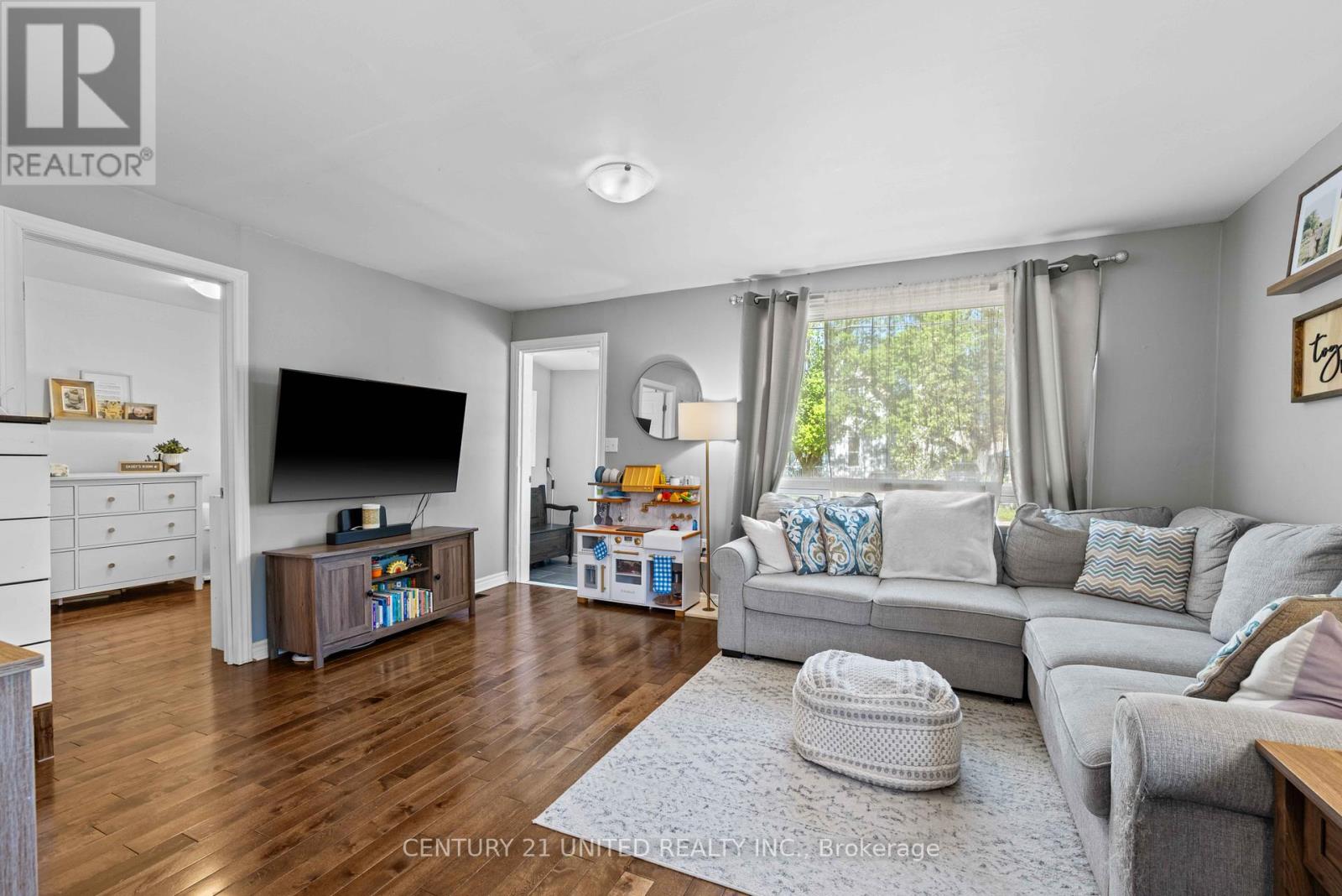 27 St Patrick Street, Kawartha Lakes (Lindsay), Ontario  K9V 1R2 - Photo 4 - X12160867