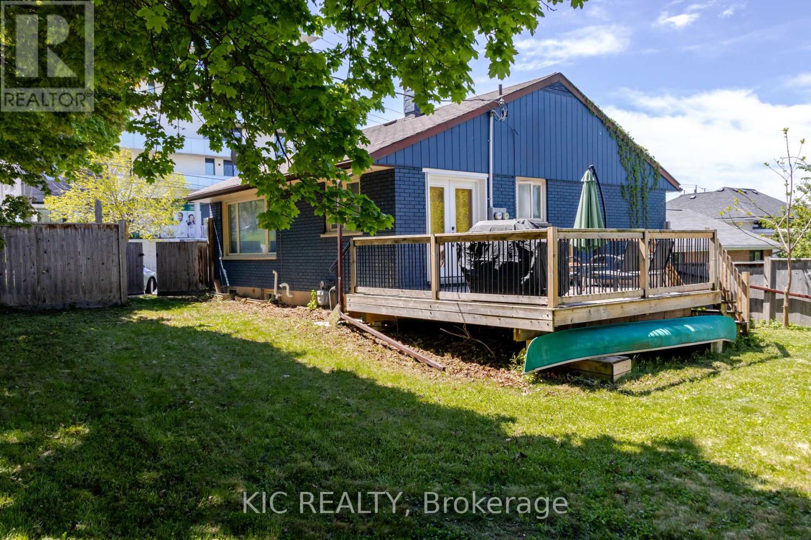 196 Hunter Street E, Peterborough (Ashburnham), Ontario  K9H 1G8 - Photo 11 - X12161358