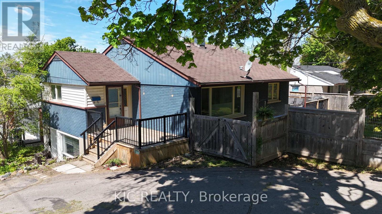 196 Hunter Street E, Peterborough (Ashburnham), Ontario  K9H 1G8 - Photo 2 - X12161358