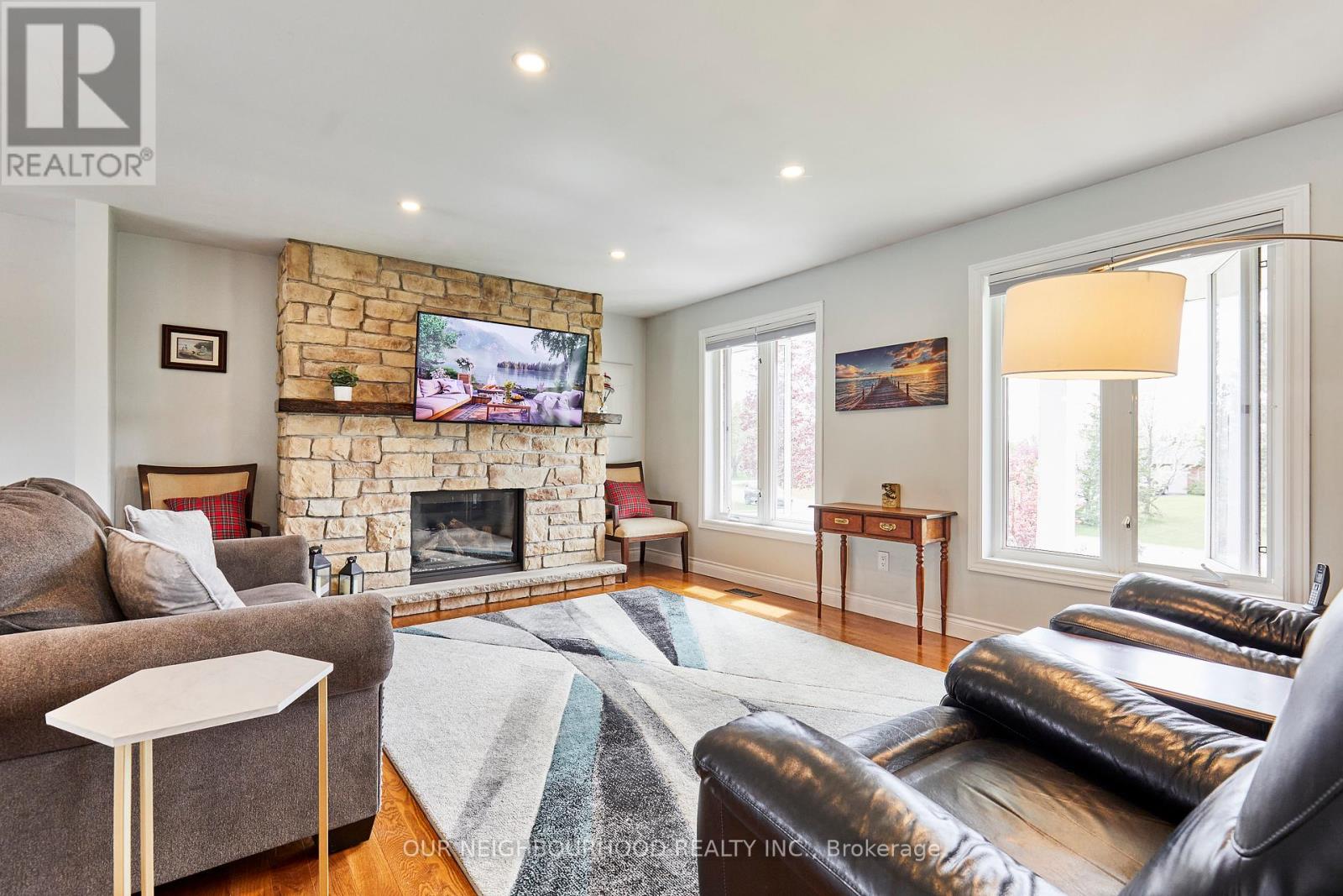 32 Blue Water Avenue, Kawartha Lakes (Fenelon), Ontario  K9V 0K6 - Photo 3 - X12161587