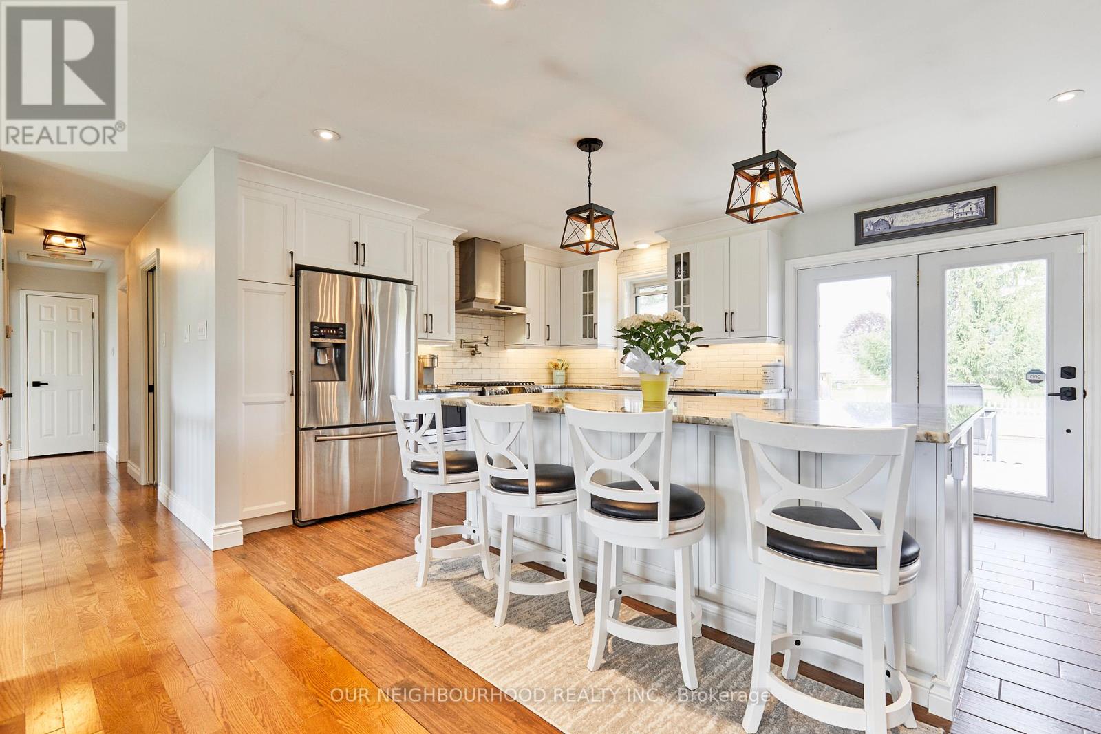 32 Blue Water Avenue, Kawartha Lakes (Fenelon), Ontario  K9V 0K6 - Photo 4 - X12161587