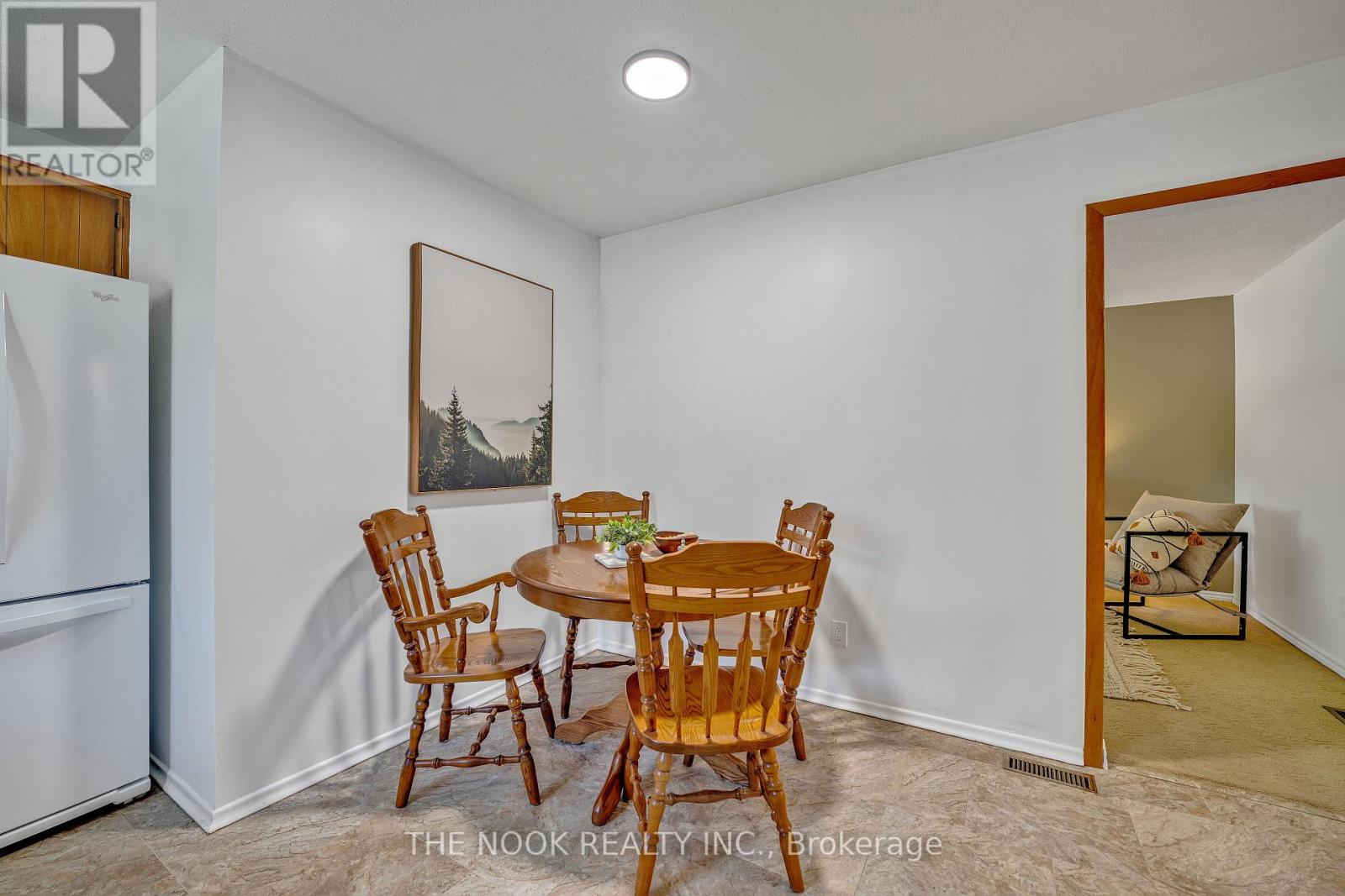 21 Rideau Crescent, Peterborough South (East), Ontario  K9J 1G7 - Photo 5 - X12161591