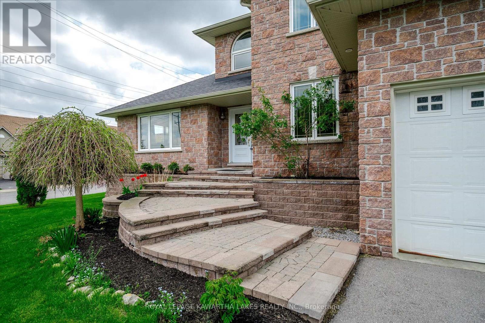 1 William Booth Crescent, Kawartha Lakes (Lindsay), Ontario  K9V 6E1 - Photo 2 - X12161671