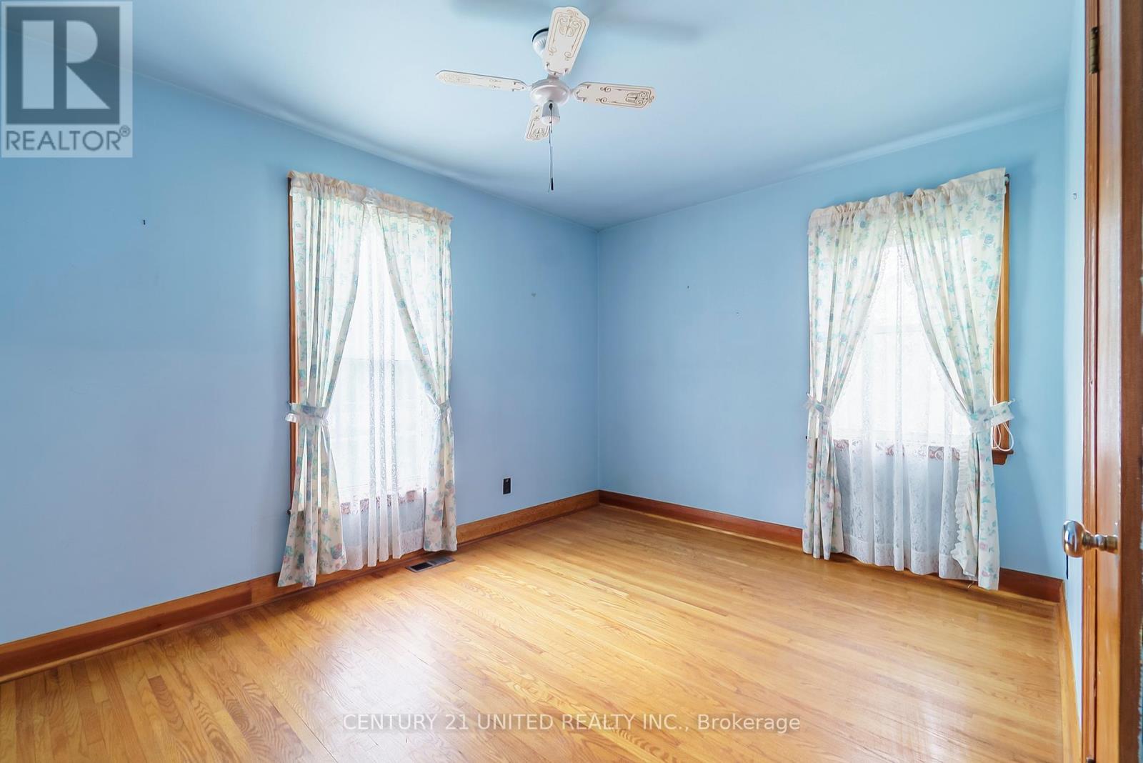 1486 Glencairn Avenue, Peterborough West (North), Ontario  K9J 6S3 - Photo 13 - X12161725
