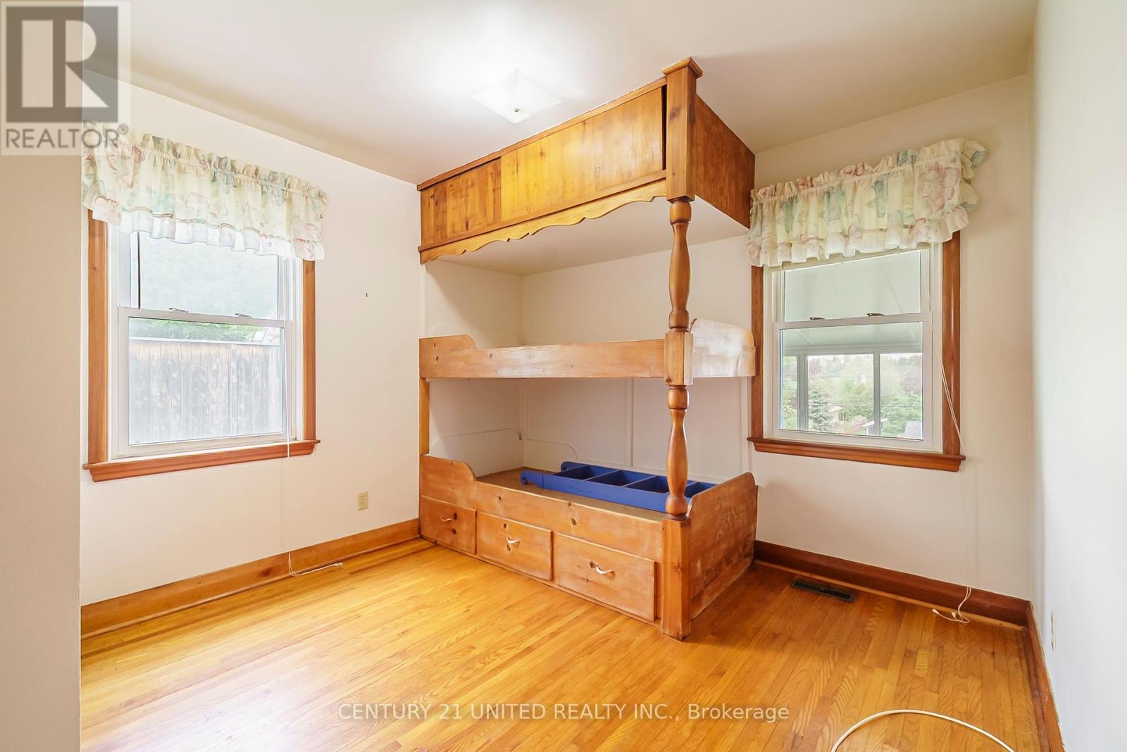 1486 Glencairn Avenue, Peterborough West (North), Ontario  K9J 6S3 - Photo 15 - X12161725