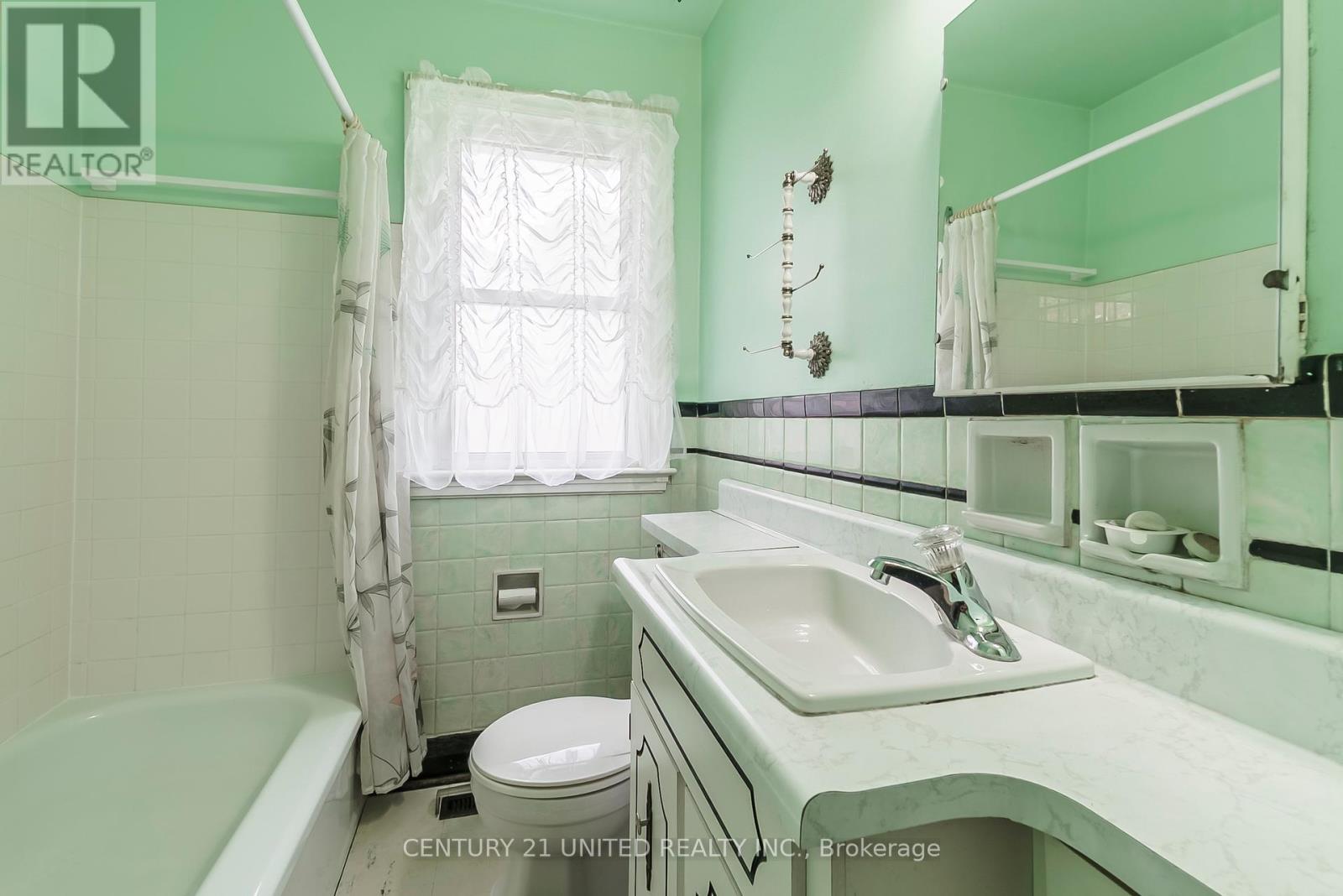 1486 Glencairn Avenue, Peterborough West (North), Ontario  K9J 6S3 - Photo 17 - X12161725