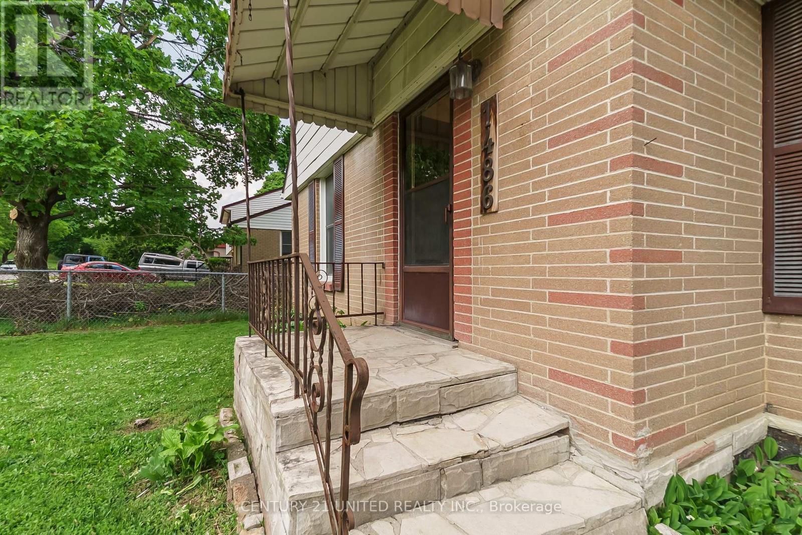 1486 Glencairn Avenue, Peterborough West (North), Ontario  K9J 6S3 - Photo 3 - X12161725
