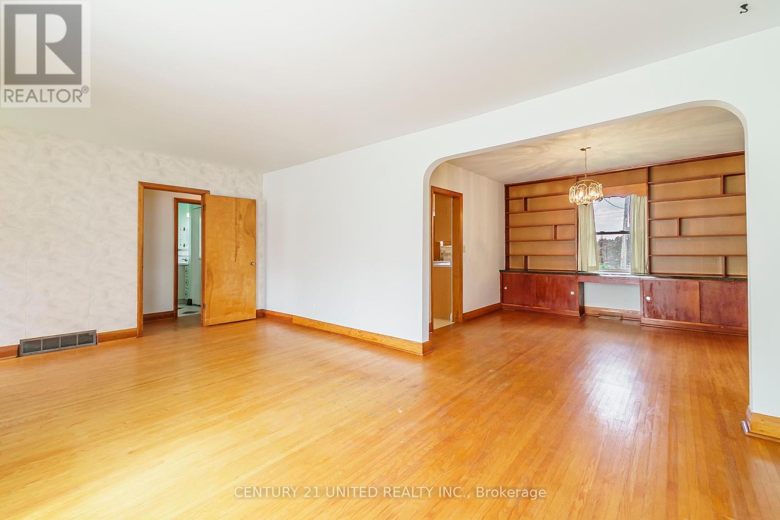 1486 Glencairn Avenue, Peterborough West (North), Ontario  K9J 6S3 - Photo 7 - X12161725