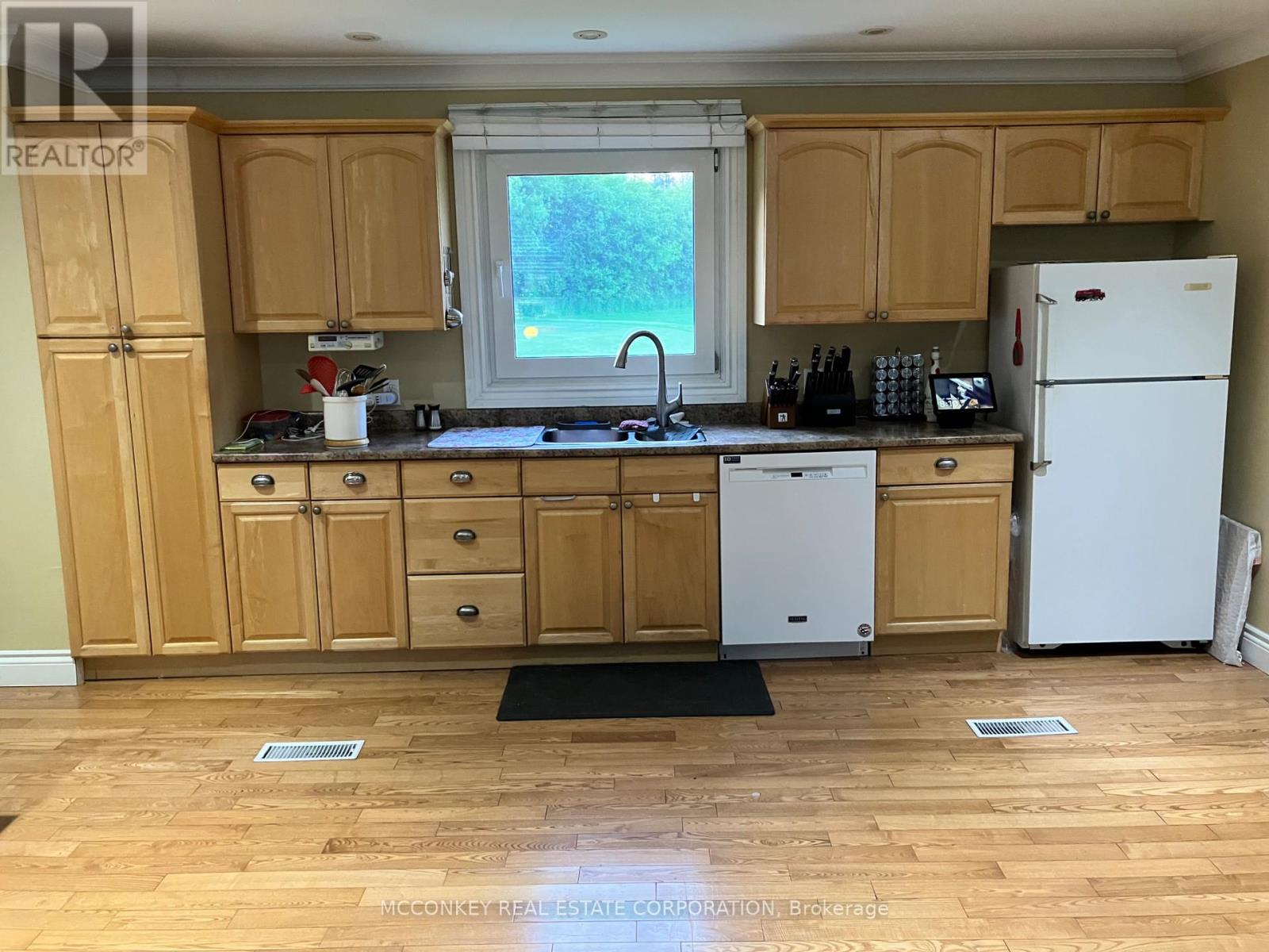 2450 Ashburnham Drive, Peterborough East (Central), Ontario  K9H 0E9 - Photo 6 - X12162250