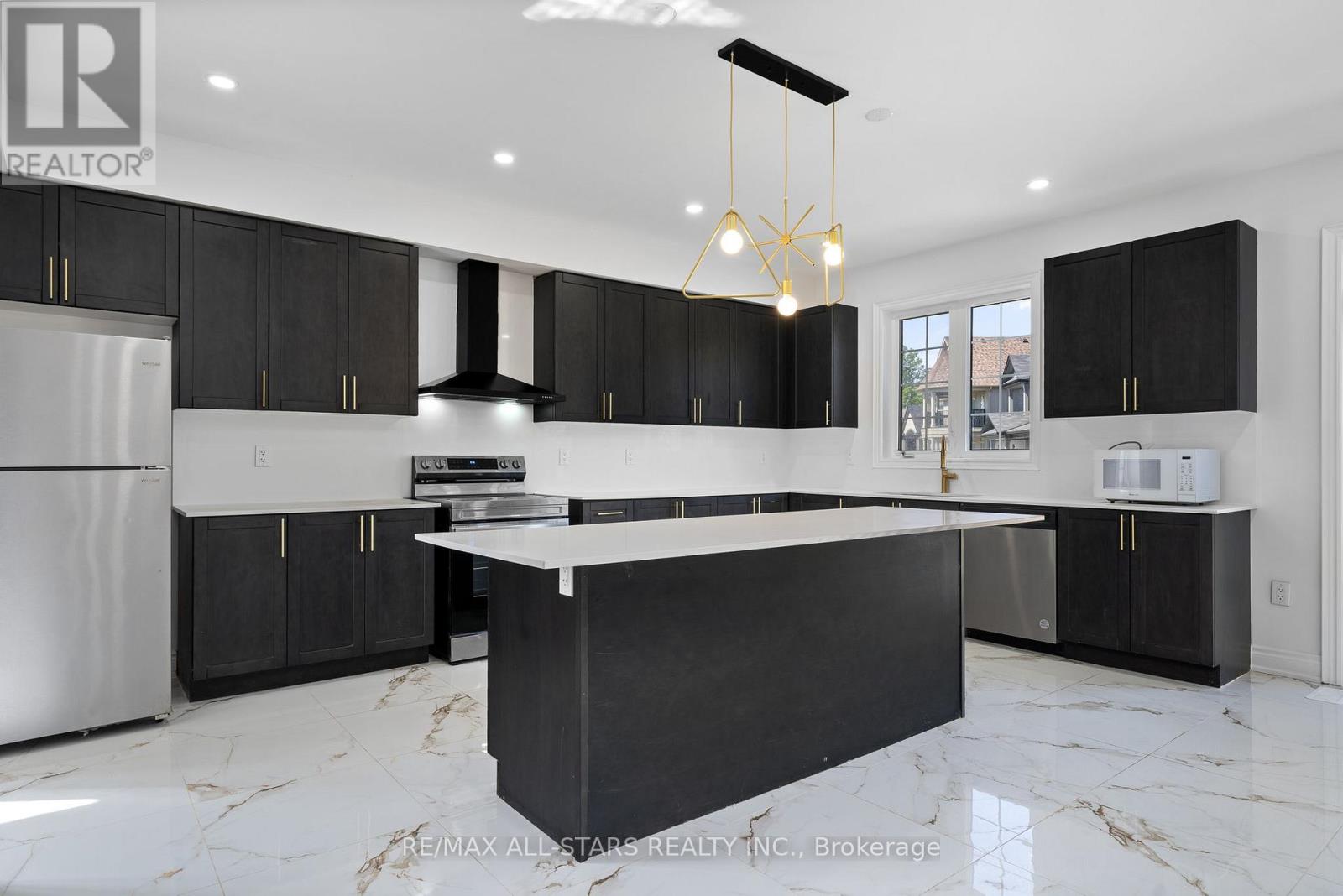 92 Hennessey Crescent, Kawartha Lakes (Lindsay), Ontario  K9V 1P4 - Photo 12 - X12162606