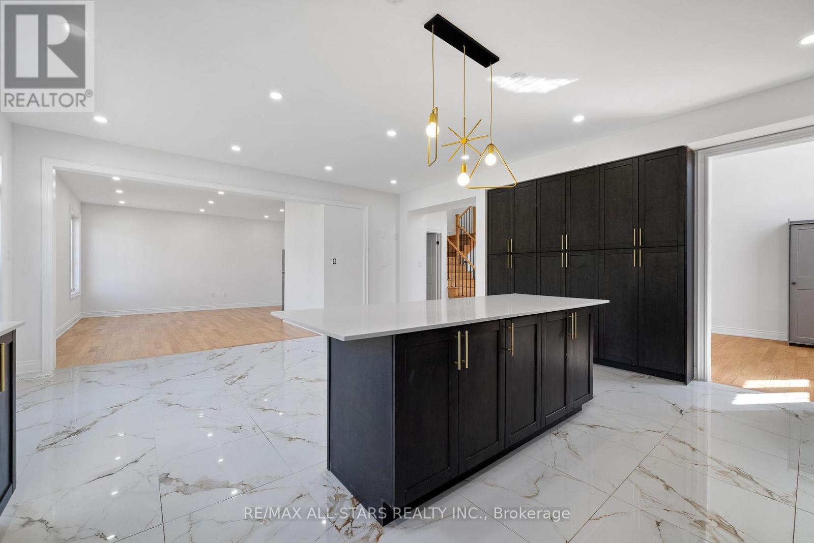 92 Hennessey Crescent, Kawartha Lakes (Lindsay), Ontario  K9V 1P4 - Photo 15 - X12162606
