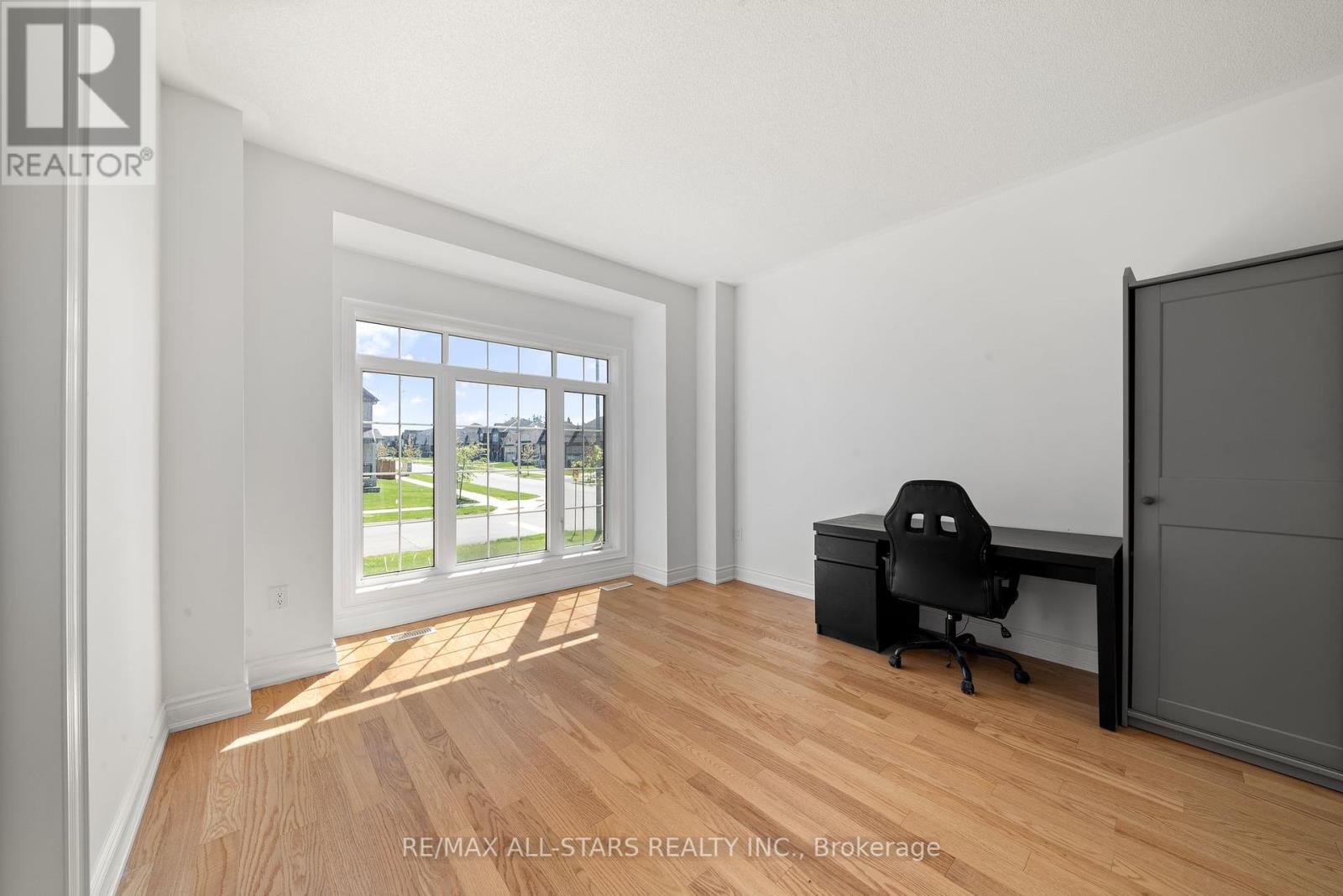 92 Hennessey Crescent, Kawartha Lakes (Lindsay), Ontario  K9V 1P4 - Photo 17 - X12162606