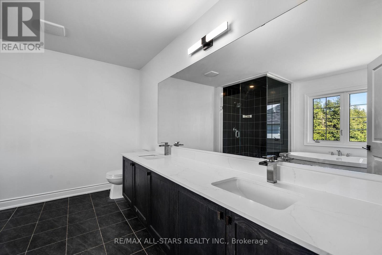 92 Hennessey Crescent, Kawartha Lakes (Lindsay), Ontario  K9V 1P4 - Photo 22 - X12162606