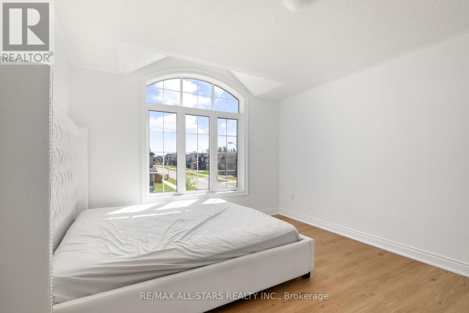 92 Hennessey Crescent, Kawartha Lakes (Lindsay), Ontario  K9V 1P4 - Photo 26 - X12162606