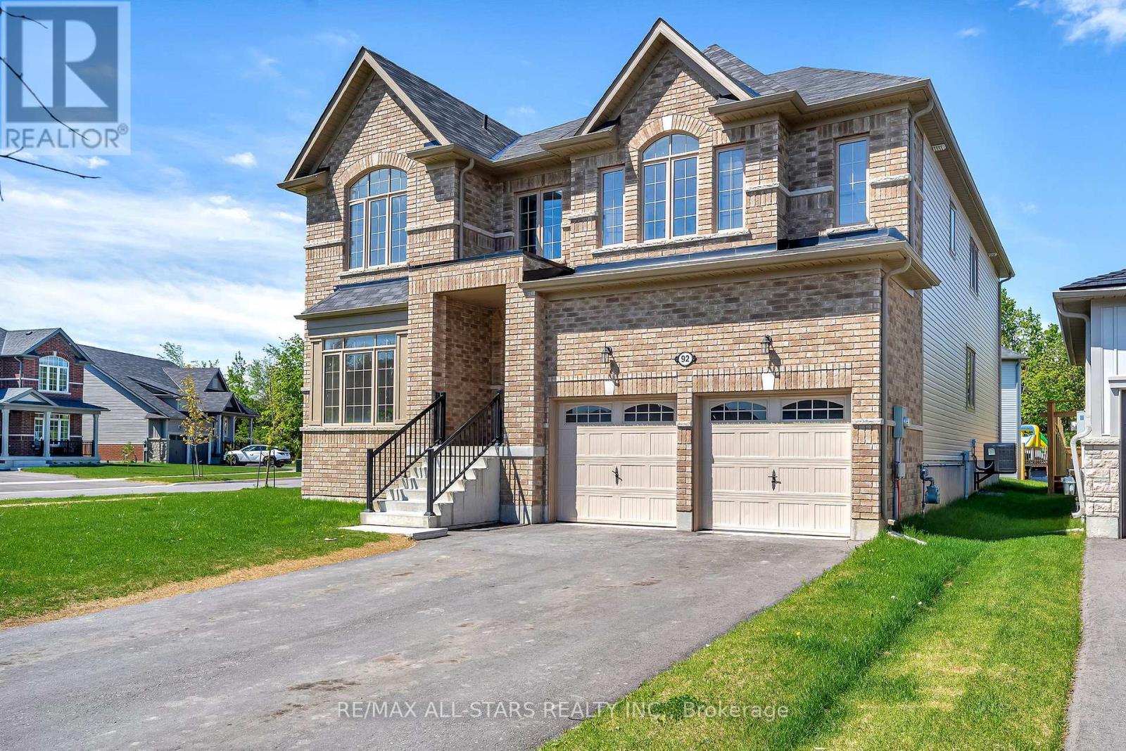 92 Hennessey Crescent, Kawartha Lakes (Lindsay), Ontario  K9V 1P4 - Photo 6 - X12162606