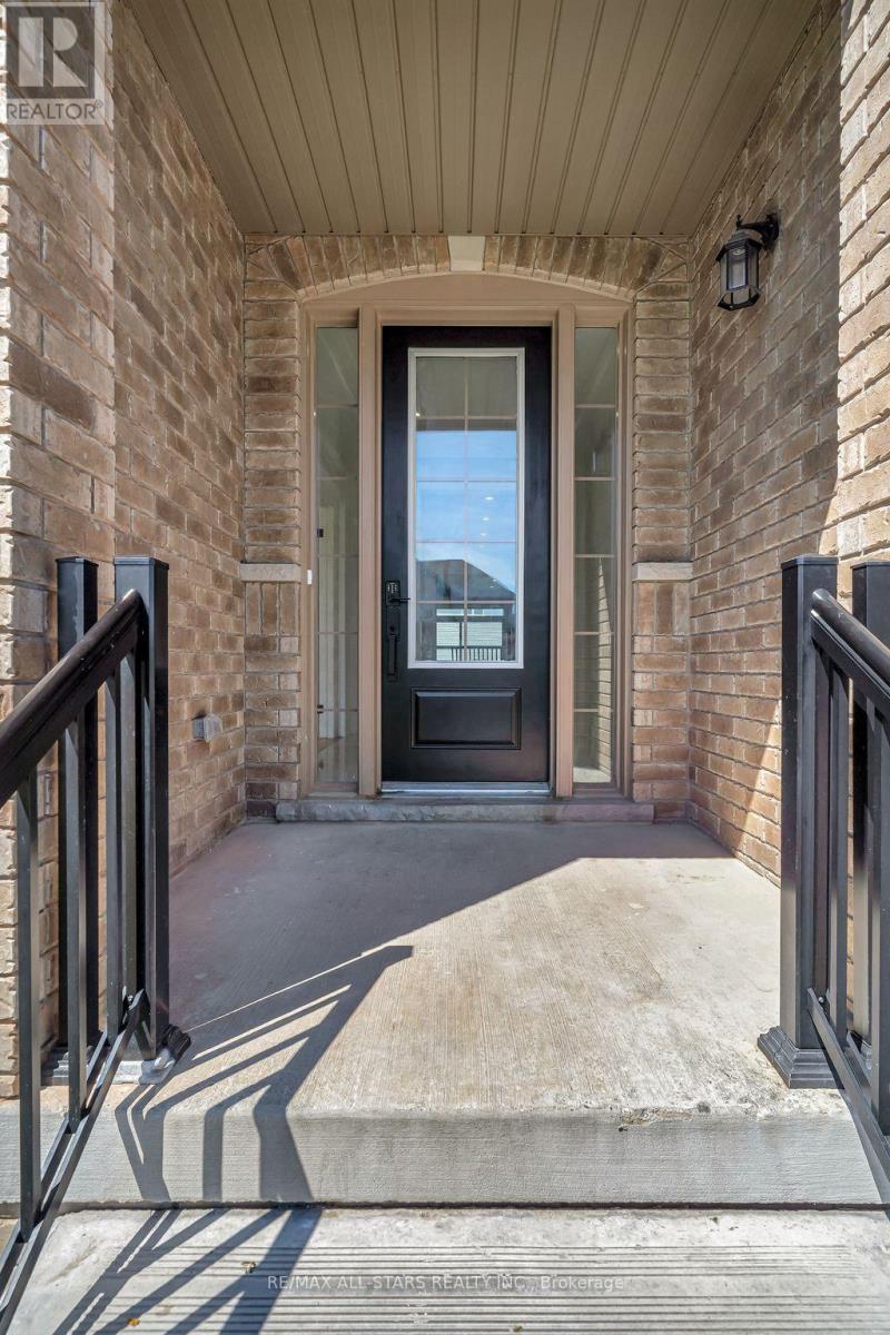 92 Hennessey Crescent, Kawartha Lakes (Lindsay), Ontario  K9V 1P4 - Photo 7 - X12162606